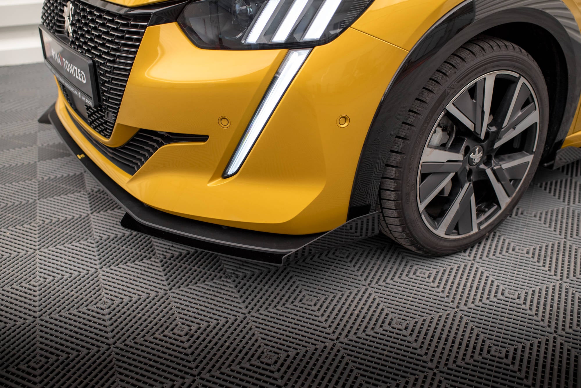 Maxton Design Front Stoßstange Flaps passend für Peugeot 208 GT Mk2 schwarz Hochglanz