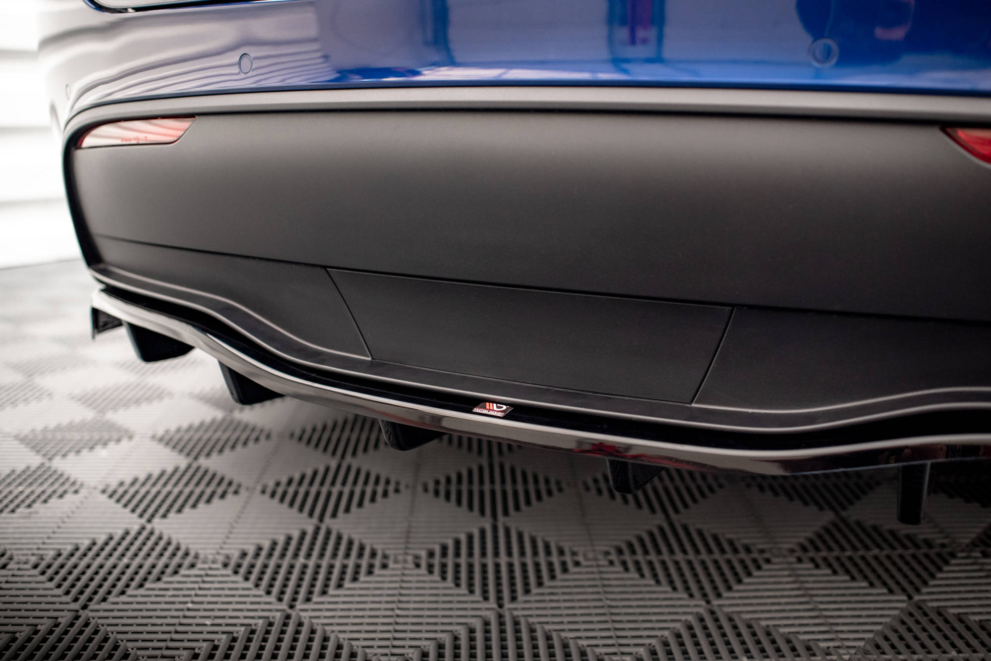 Maxton Design Street+ Mittlerer Diffusor RACE passend für Tesla Model Y schwarz Hochglanz
