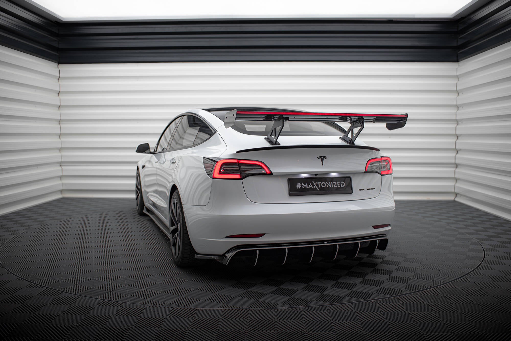 Maxton Design Carbon Spoiler + LED Tesla Model 3 für Tesla Model 3 Mk1