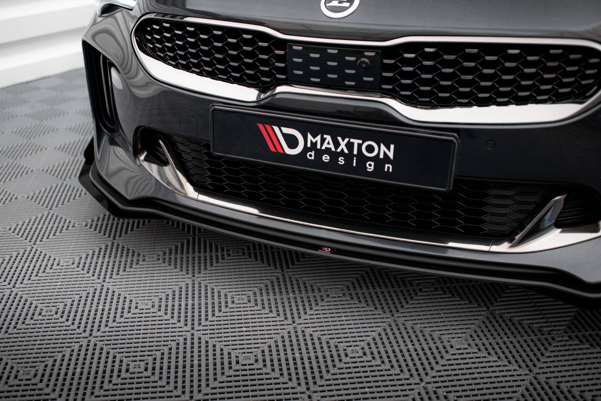 Maxton Design Street Pro Street+ Spoilerlippe Front Ansatz + Flaps passend für Kia Stinger GT / GT-Line / Standard Mk1 schwarz Hochglanz