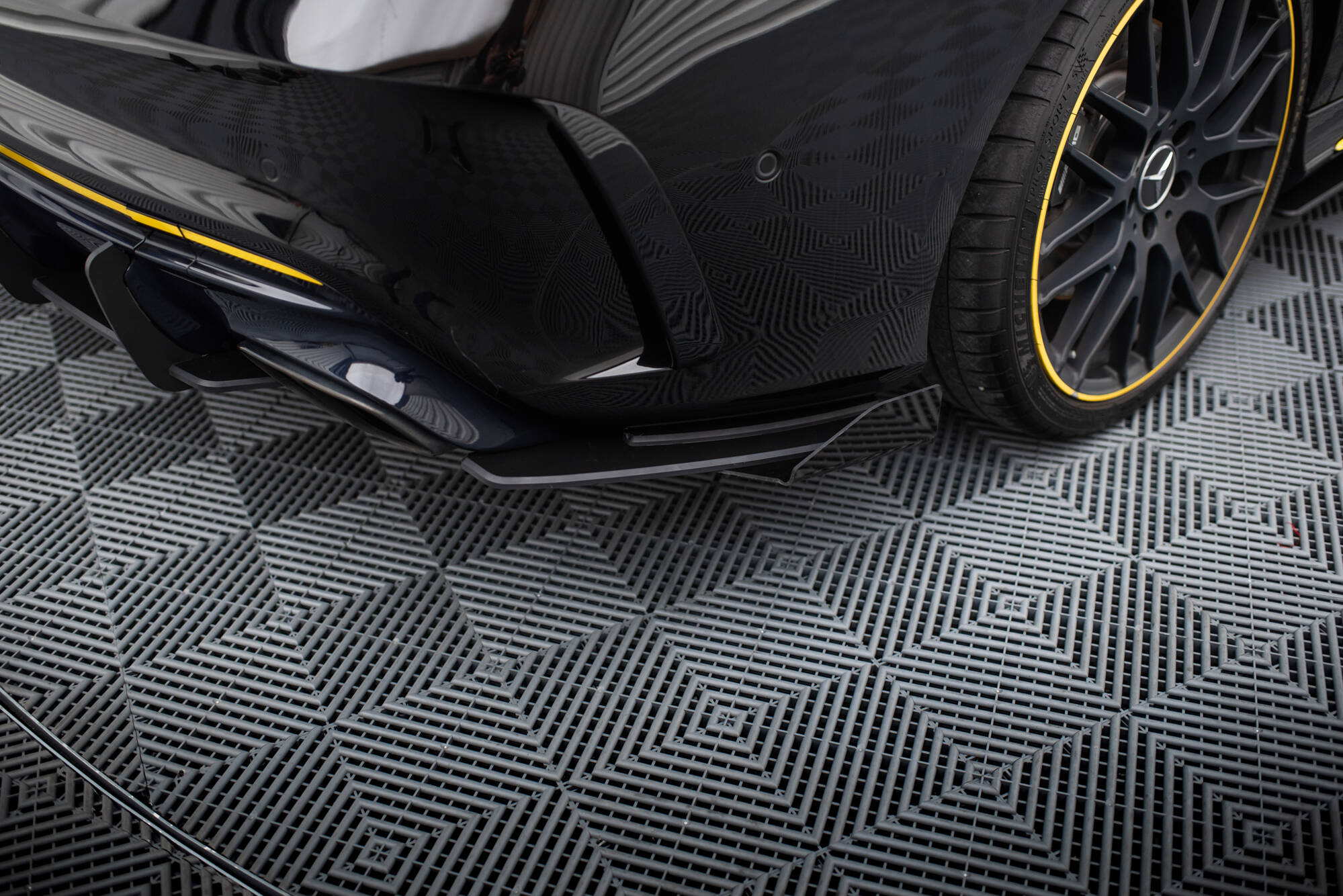 Maxton Design Street Pro Heck Ansatz Flaps Diffusor + Flaps passend für Mercedes-AMG CLA 45 C117 Facelift schwarz Hochglanz