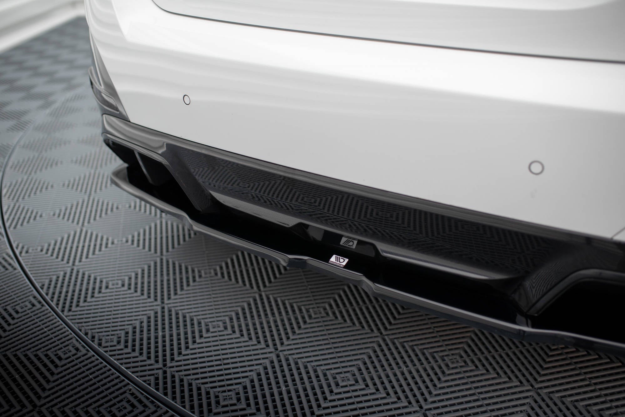 Maxton Design Street+ Mittlerer Diffusor RACE V.2 passend für BMW i4 M-Paket G26 schwarz Hochglanz