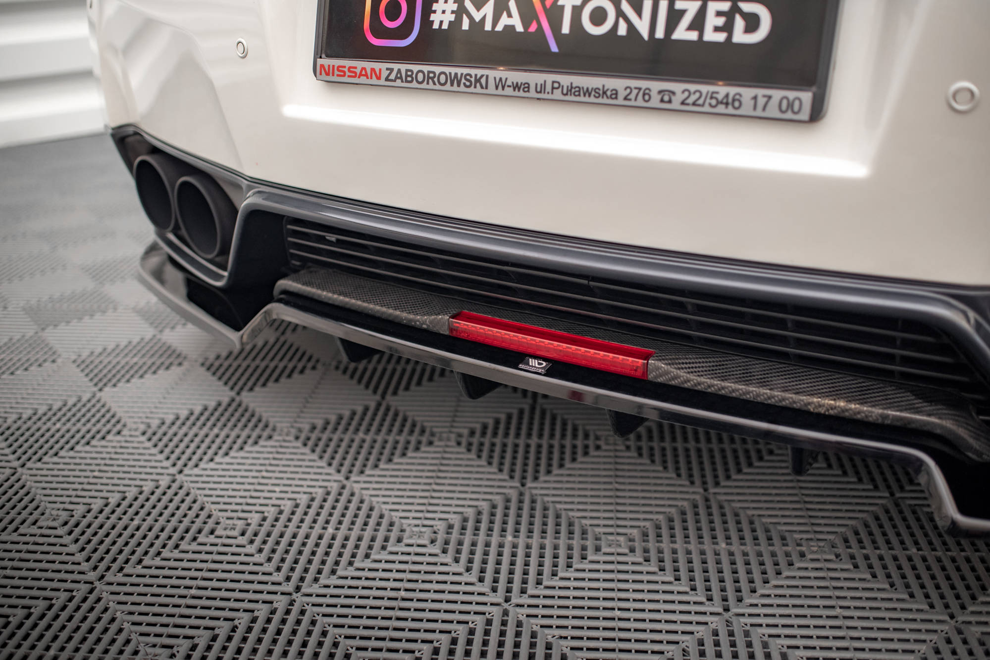 Maxton Design Street+ Mittlerer Diffusor RACE passend für Nissan GTR R35 Facelift schwarz Hochglanz