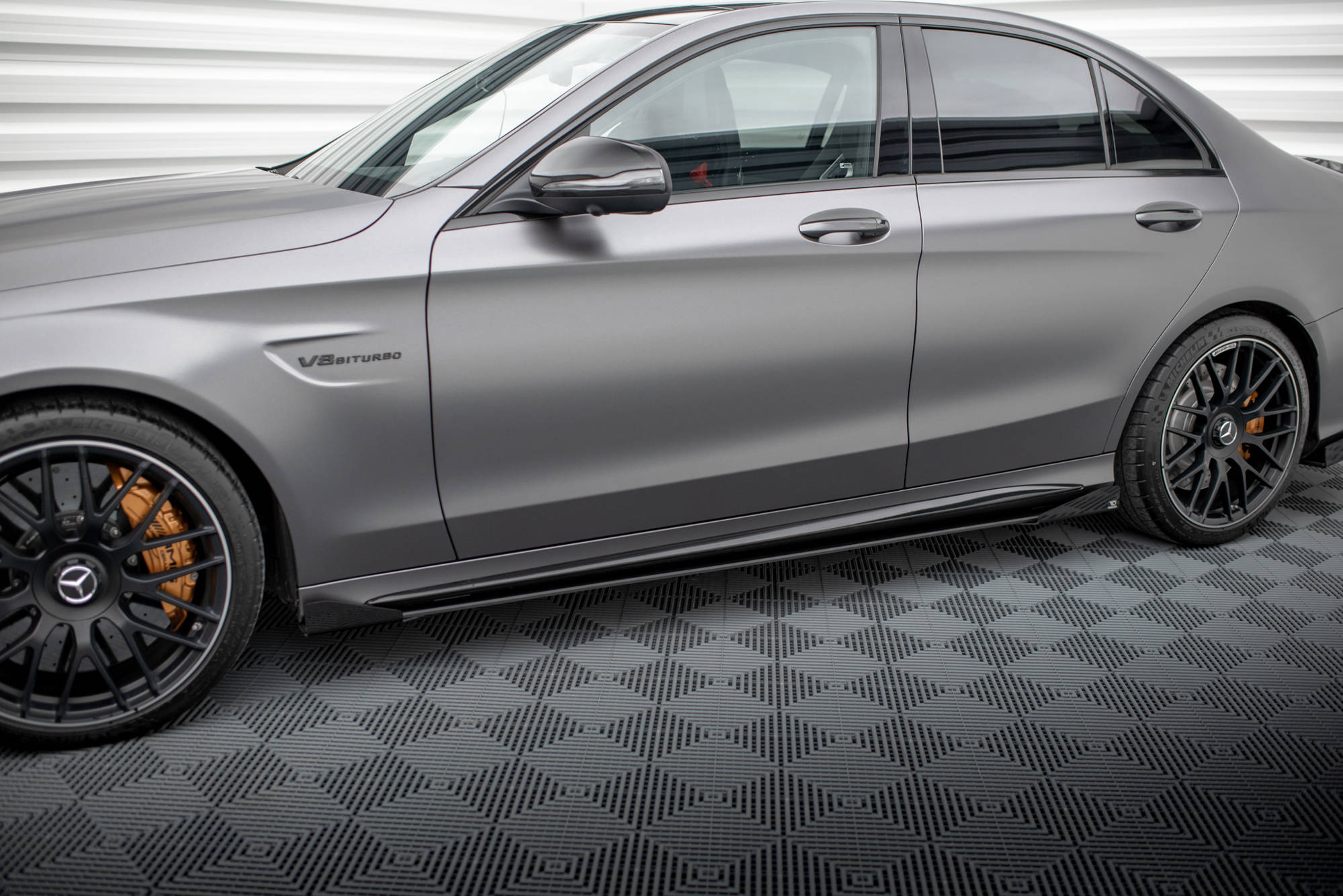 Maxton Design Street Pro Street+ Seitenschweller Leisten + Flaps passend für Mercedes-AMG C63 Limousine / Kombi W205 Facelift schwarz Hochglanz