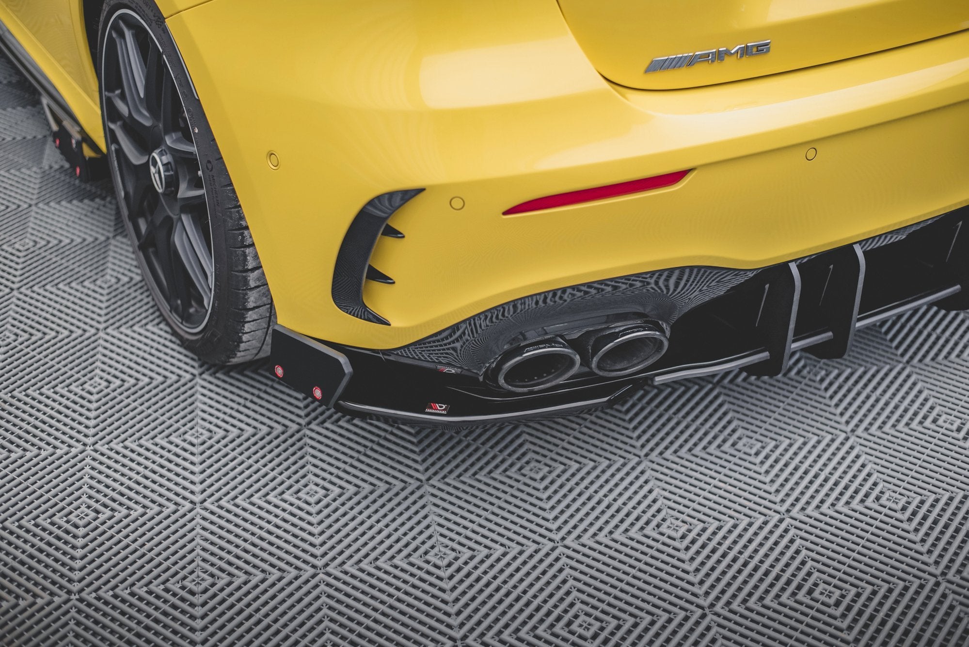 Maxton Design Heck Ansatz Flaps Diffusor V.2 + Flaps passend für Mercedes-AMG A 45 S Aero Pack W177