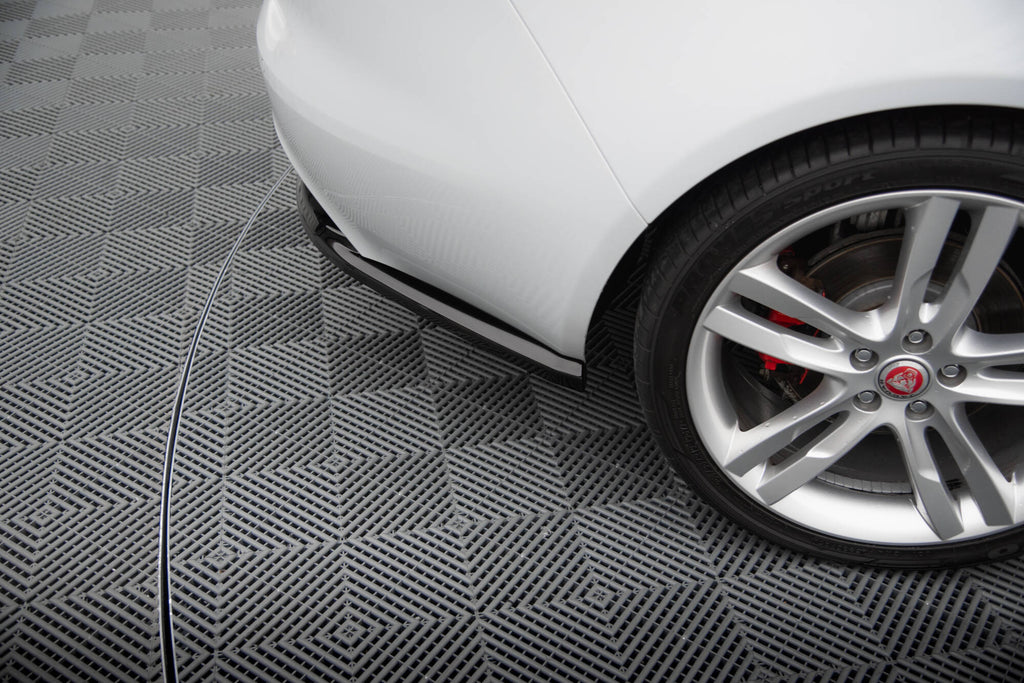 Maxton Design Heck Ansatz Flaps Diffusor passend für Jaguar XE R-Sport X760 schwarz Hochglanz