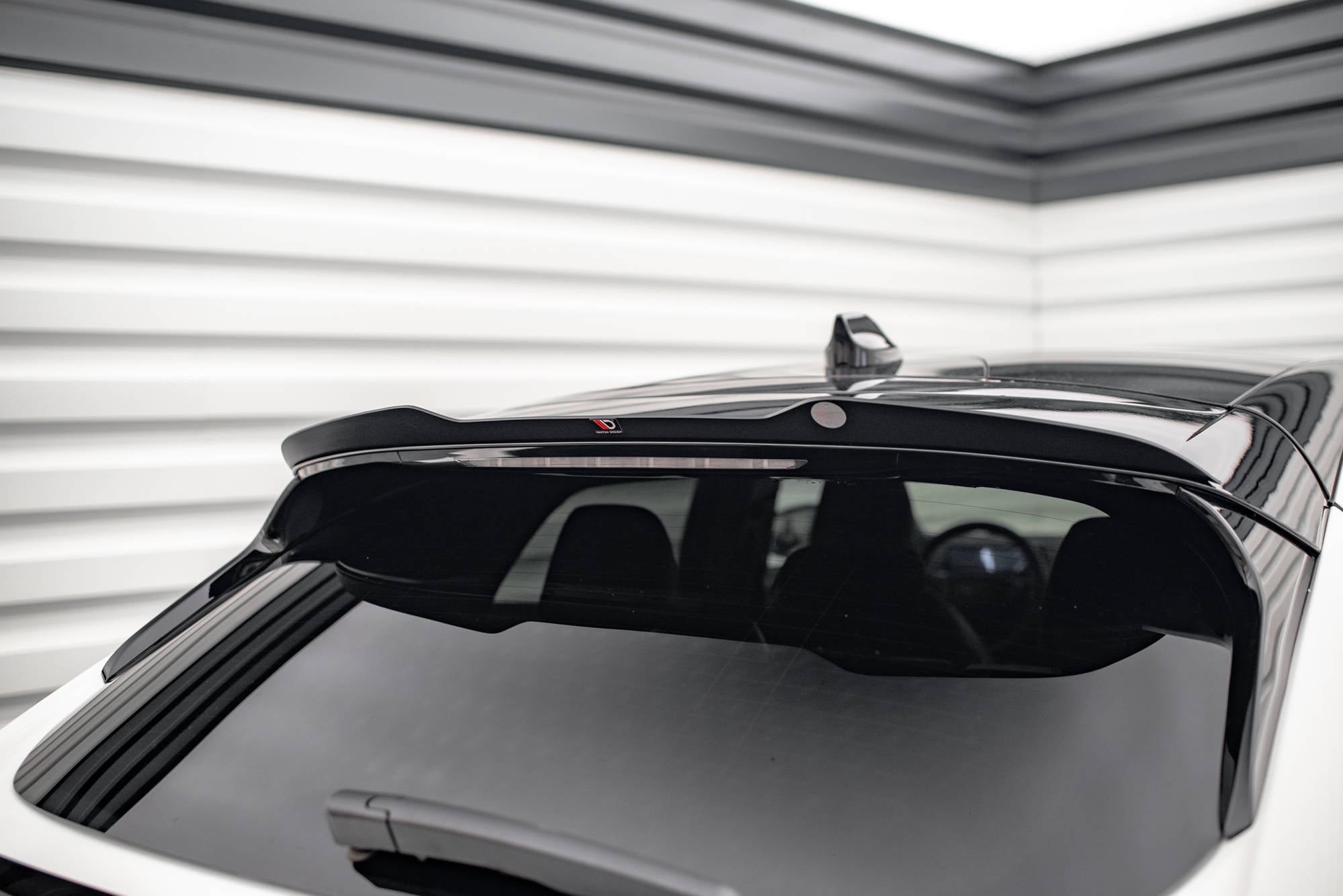 Maxton Design Höher Spoiler CAP passend für Ford Mustang Mach-E Mk1 schwarz Hochglanz