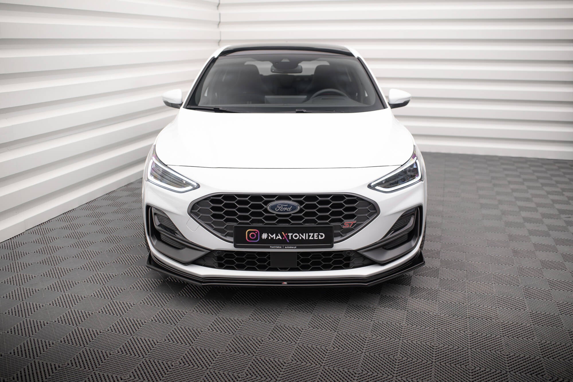 Maxton Design Street+ Spoilerlippe Front Ansatz V.5 passend für Ford Focus ST / ST-Line Mk4 Facelift schwarz Hochglanz