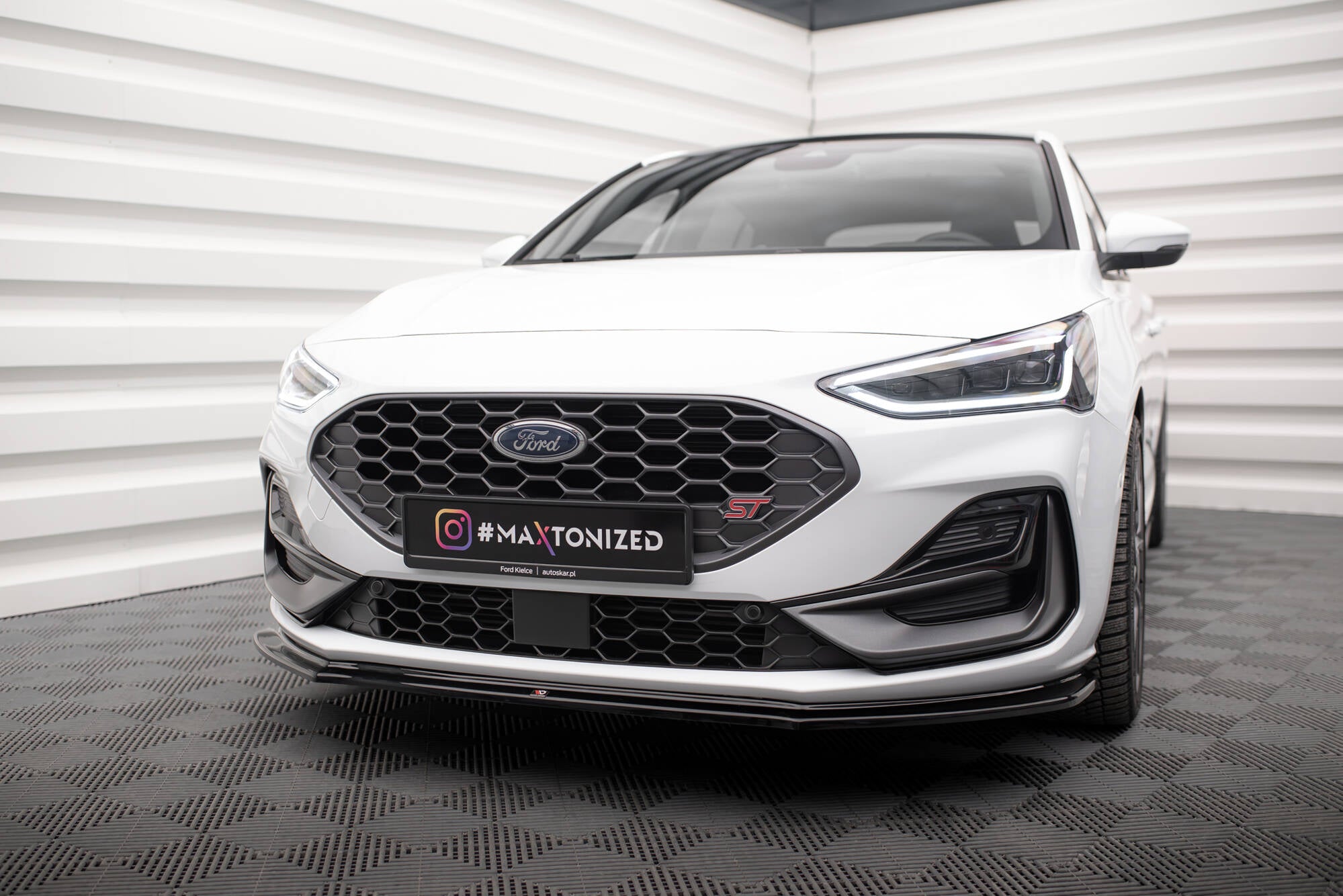 Maxton Design Street+ Spoilerlippe Front Ansatz V.4 passend für Ford Focus ST / ST-Line Mk4 Facelift schwarz Hochglanz