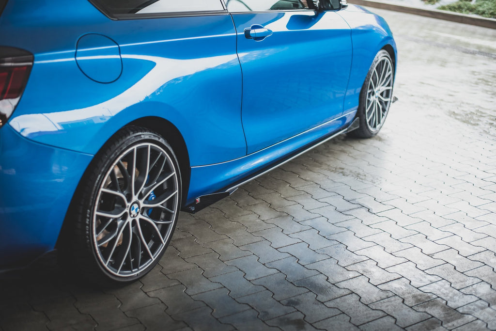Maxton Design Street Pro Street+ Seitenschweller Leisten + Flaps passend für BMW 1er F21 M135i / M140i / M-Paket schwarz Hochglanz