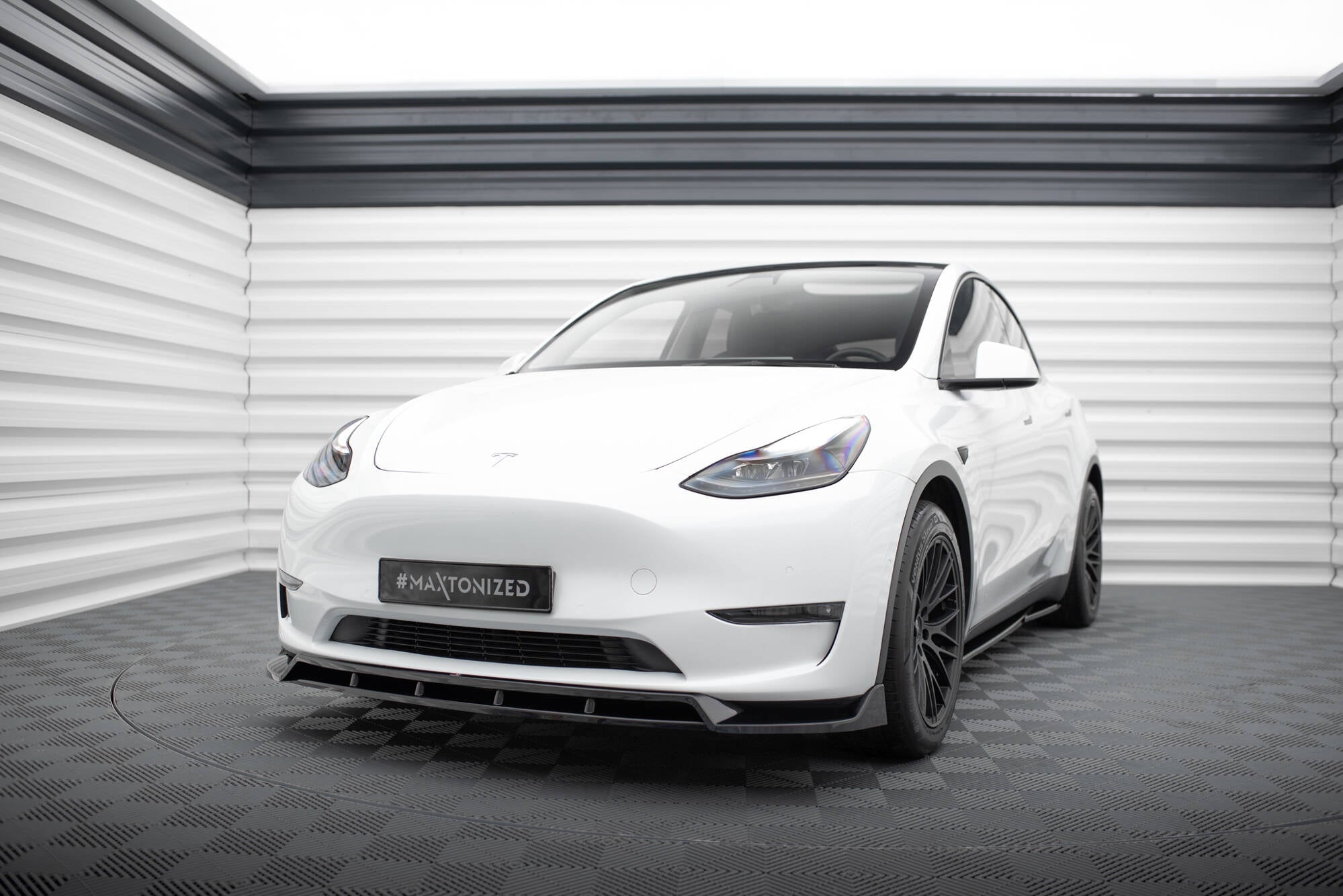Maxton Design Street+ Spoilerlippe Front Ansatz V.2 passend für Tesla Model Y schwarz Hochglanz