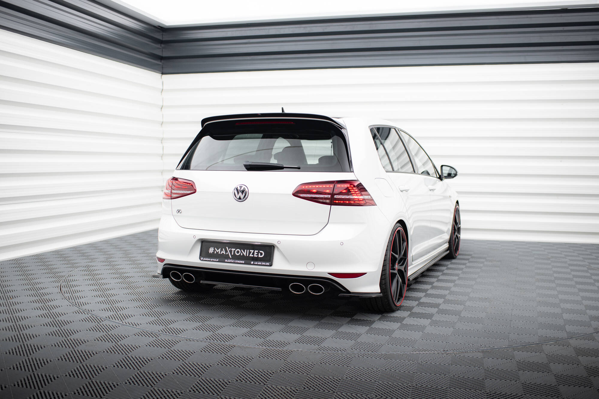 Maxton Design Heck Ansatz Flaps Diffusor passend für v.2 VW GOLF 7 R schwarz Hochglanz