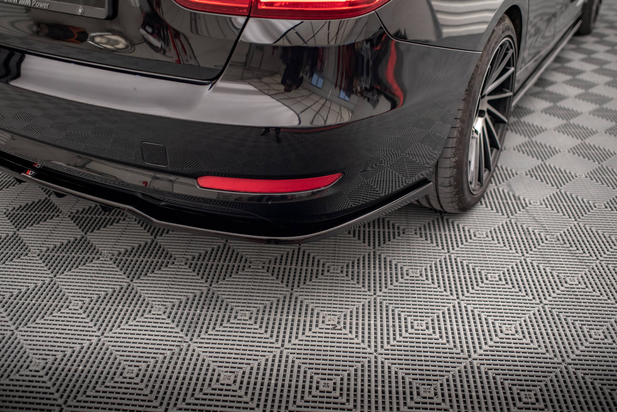 Maxton Design Street+ Mittlerer Diffusor RACE passend für BMW 3er GT F34 schwarz Hochglanz