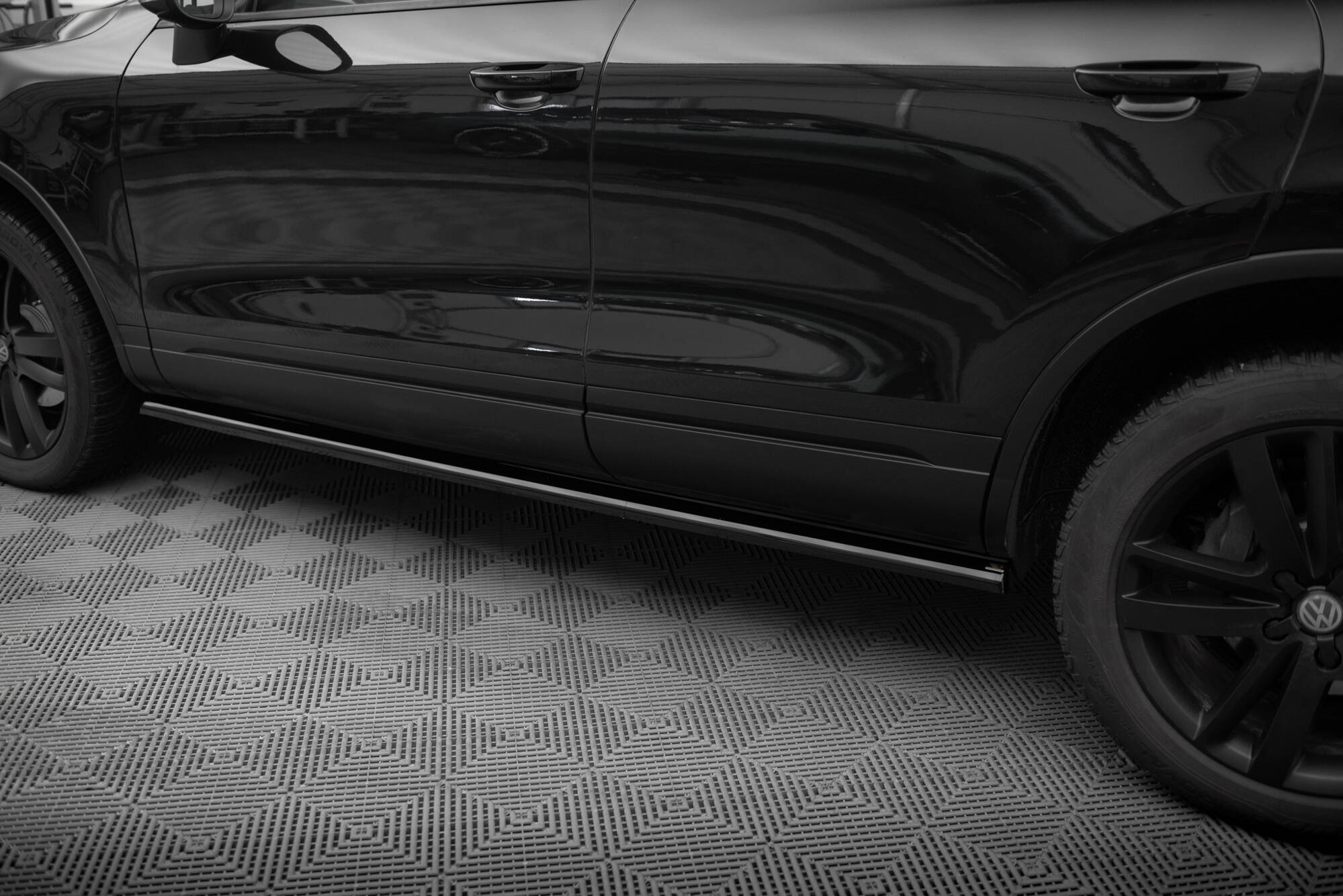 Maxton Design Street+ Seitenschweller Leisten passend für VW Touareg Mk2 schwarz Hochglanz