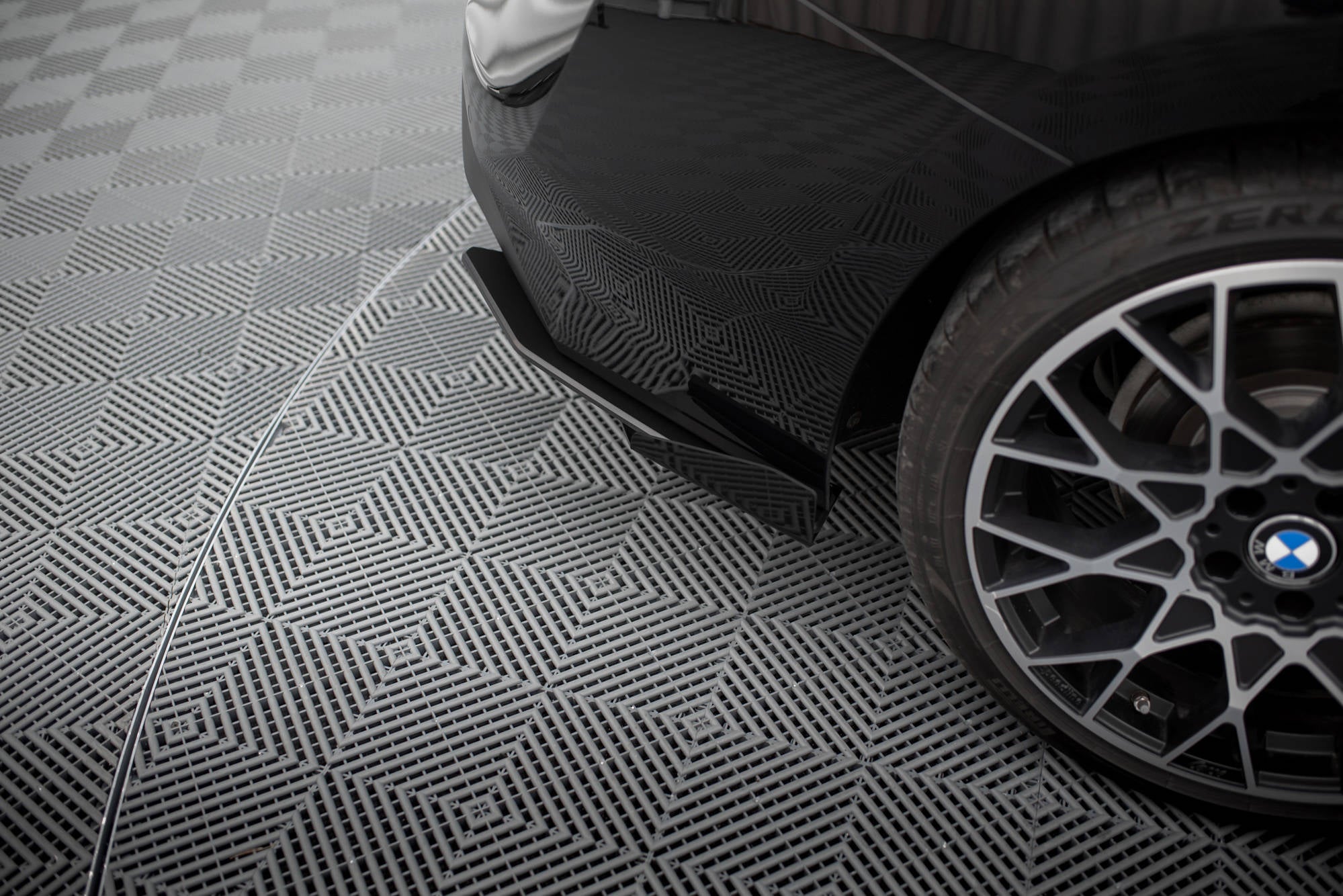 Maxton Design Hintere Seiten Flaps passend für BMW 2 Coupe G42 schwarz Hochglanz