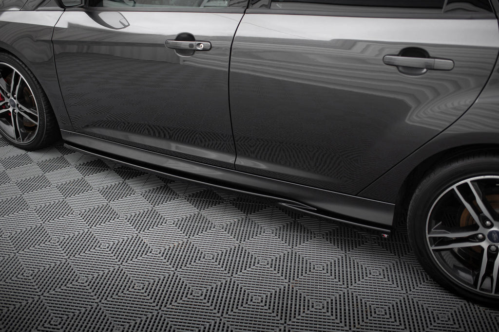 Maxton Design Street+ Seitenschweller Leisten V.2 passend für Ford Focus ST Mk3 schwarz Hochglanz