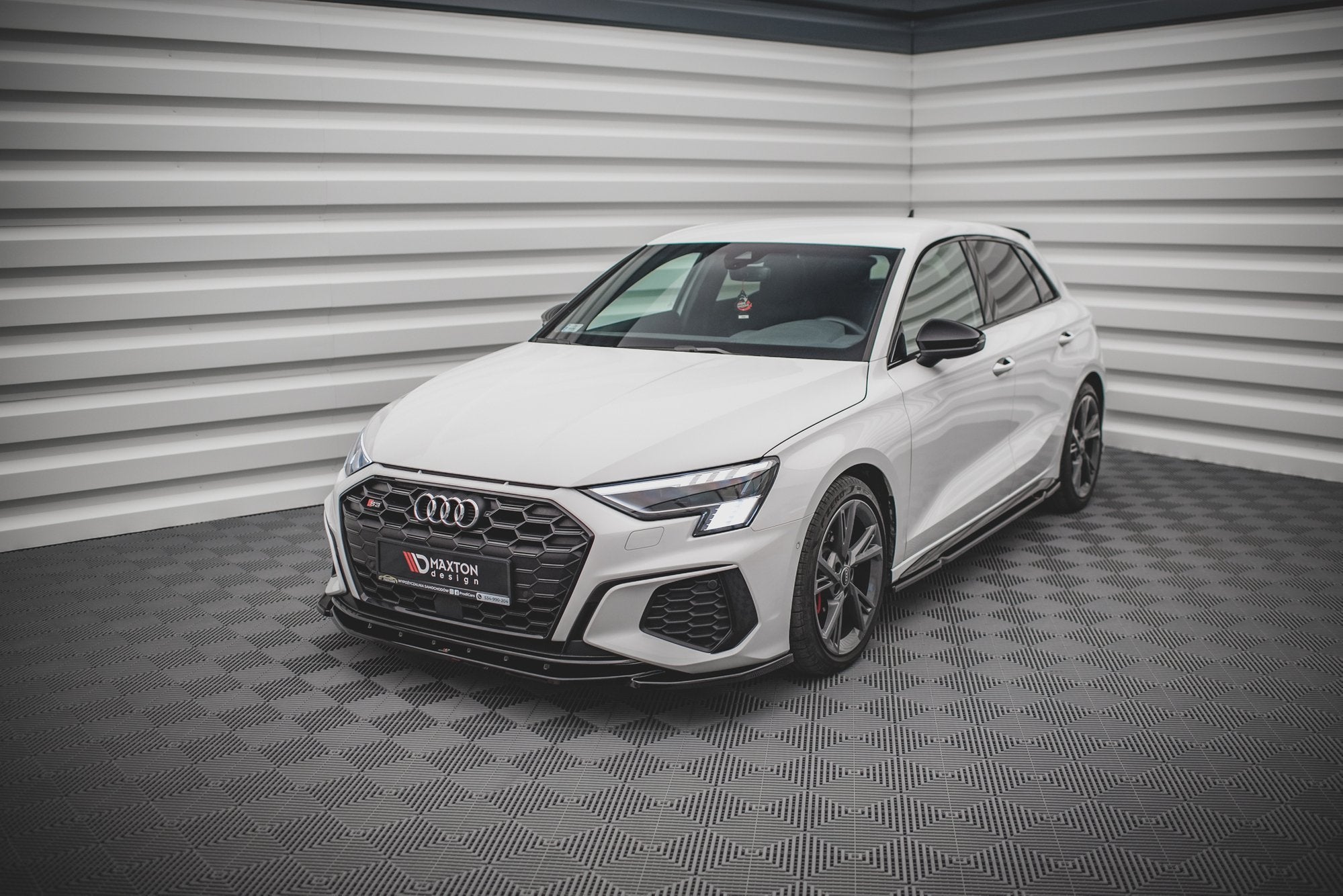 Maxton Design Street+ Spoilerlippe Front Ansatz V.4 passend für Audi S3 / A3 S-Line 8Y schwarz Hochglanz