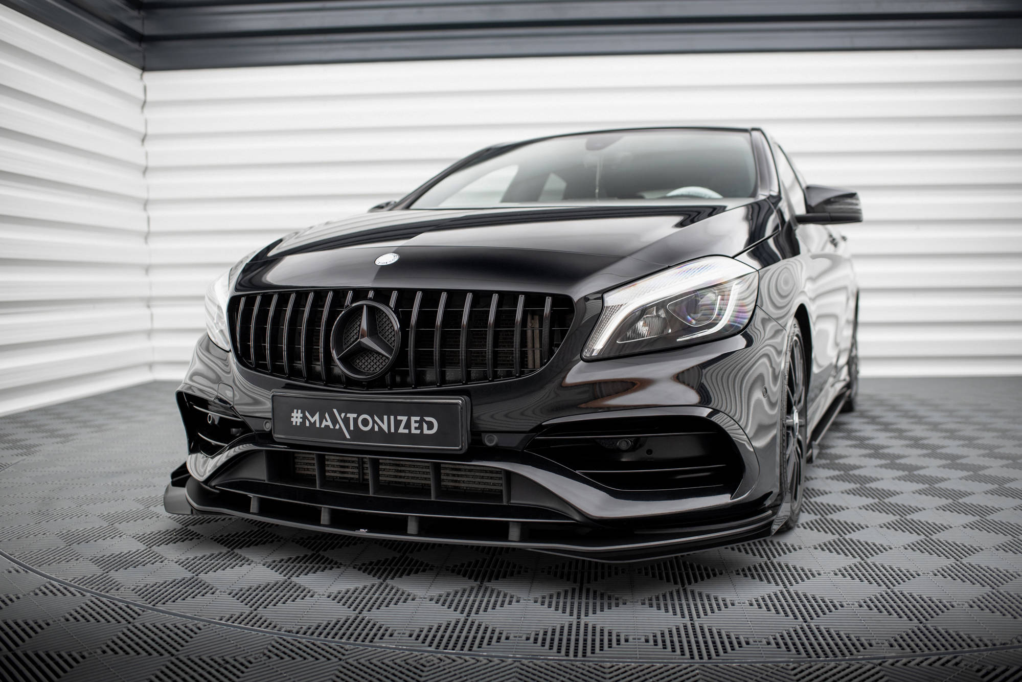 Maxton Design Front Stoßstange Flaps passend für Mercedes-Benz A AMG-Line W176 Facelift schwarz Hochglanz