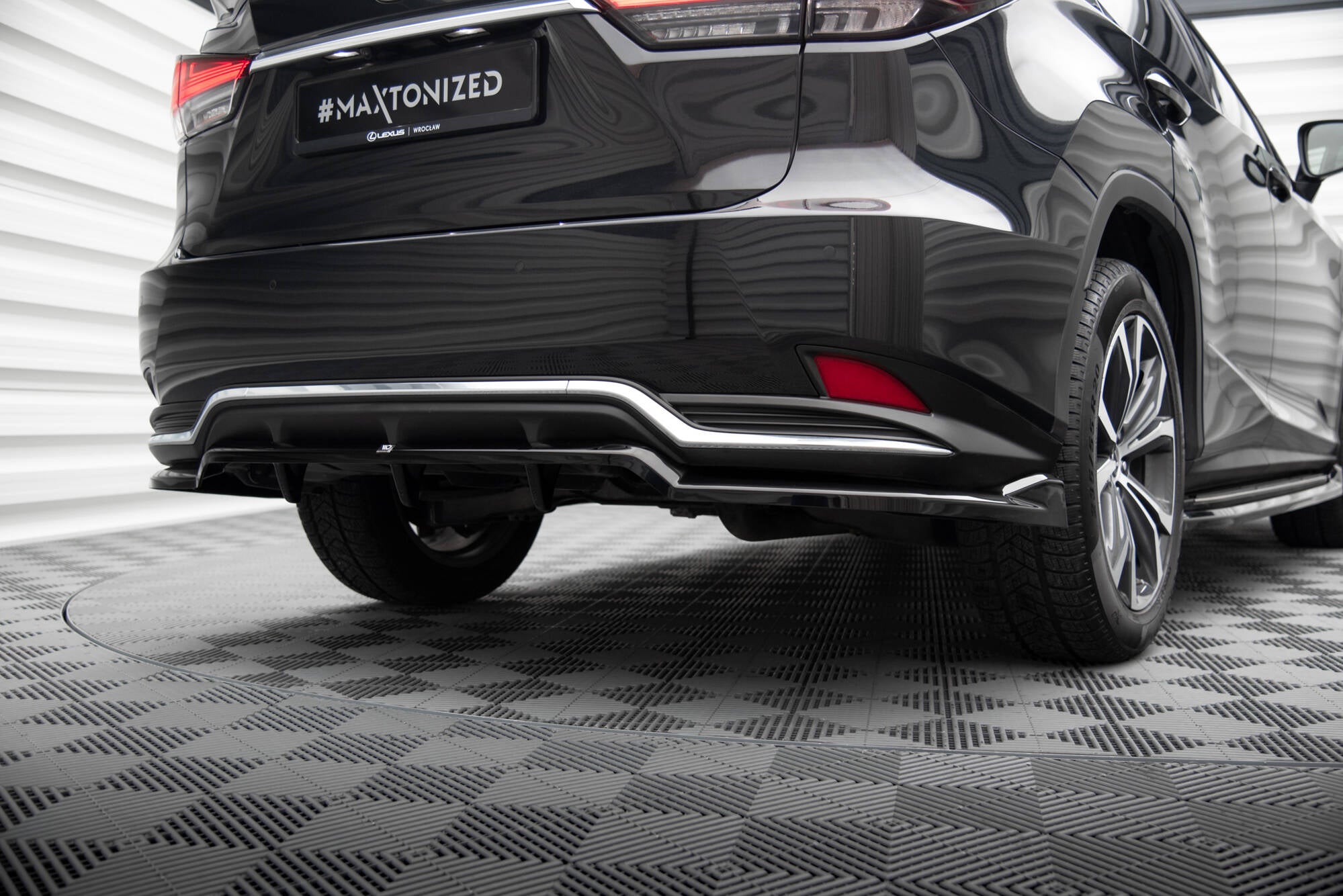 Maxton Design Street+ Mittlerer Diffusor RACE passend für Lexus RX F-Sport Mk4 Facelift schwarz Hochglanz
