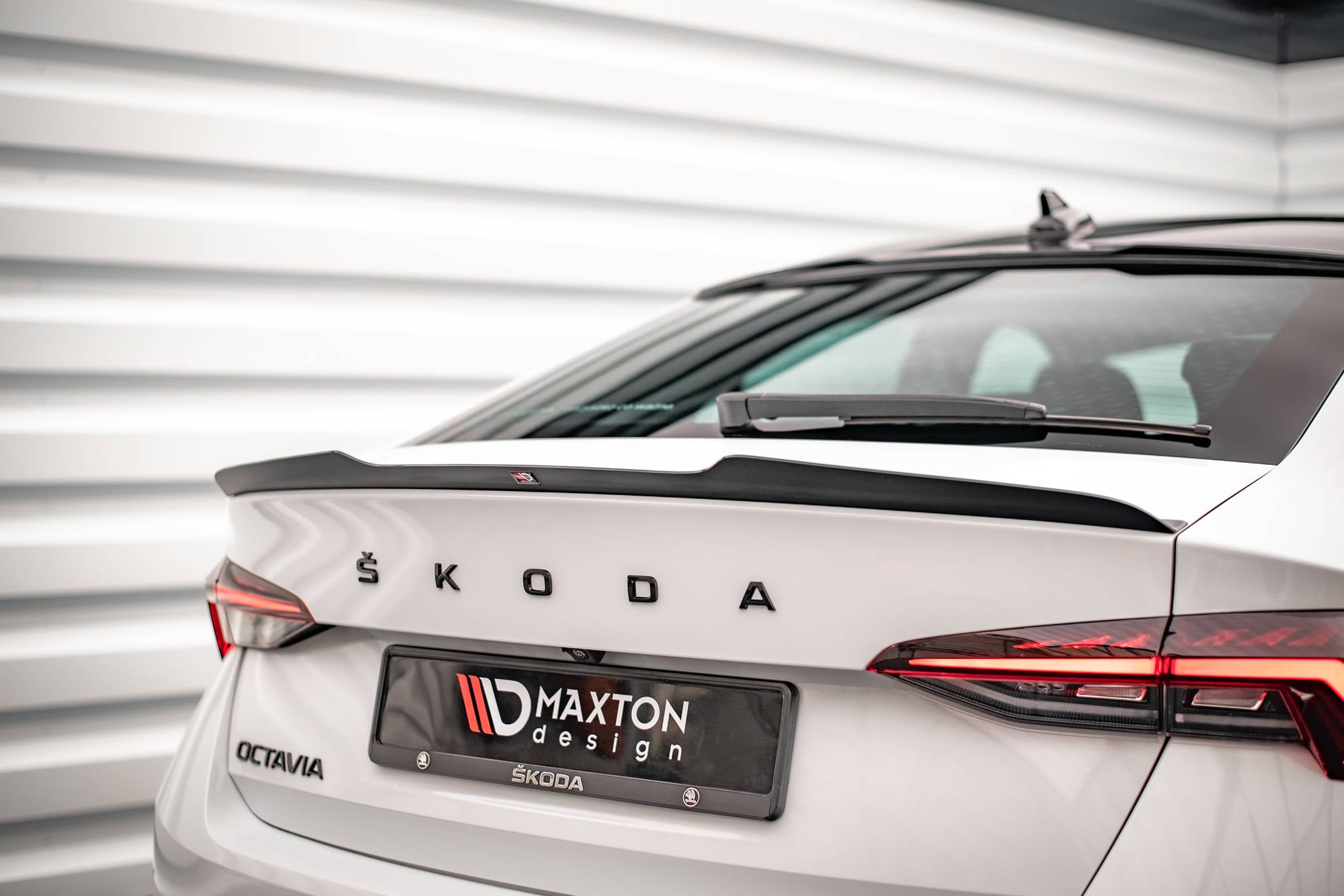 Maxton Design Spoiler CAP passend für Skoda Octavia Liftback Mk4 schwarz Hochglanz