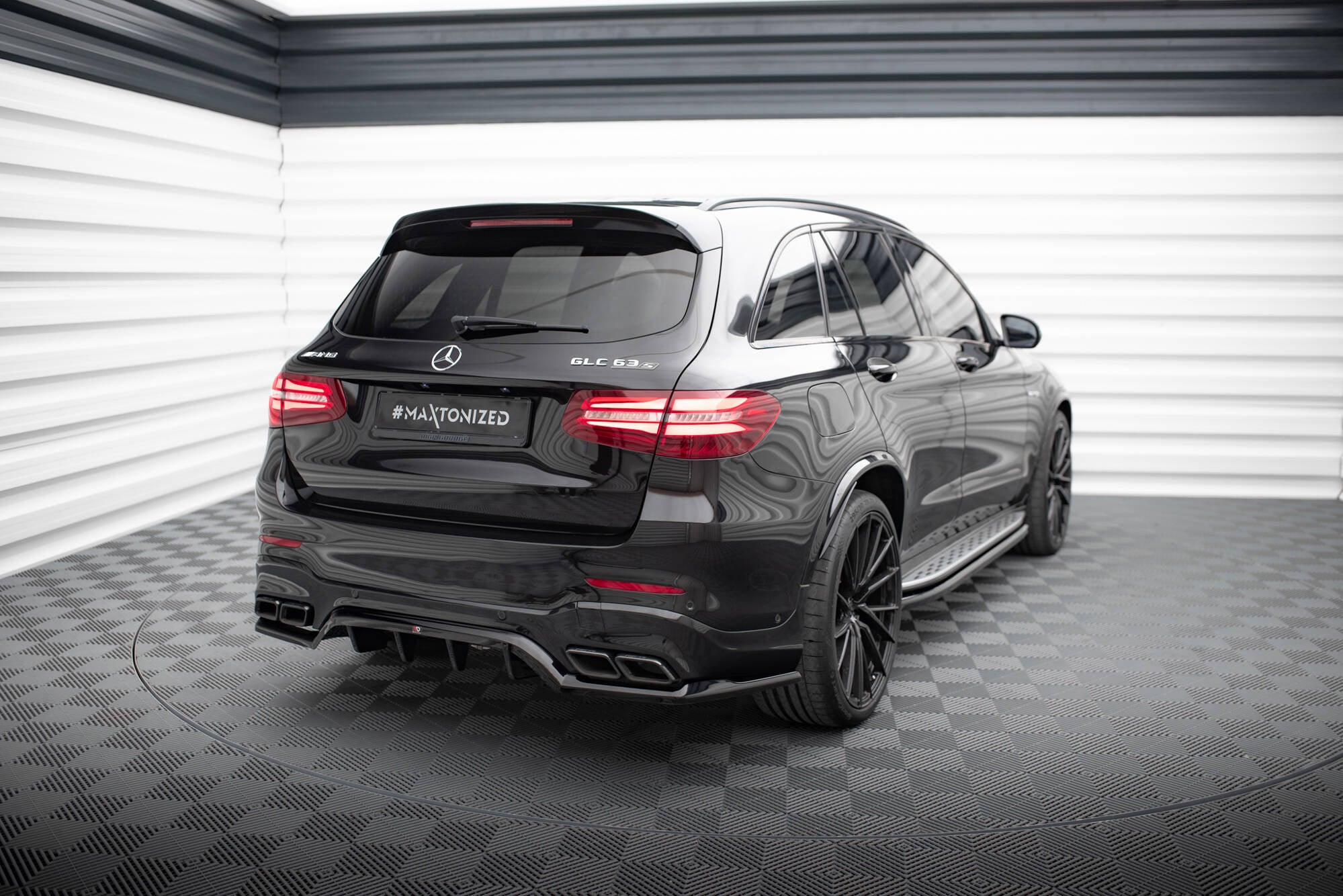 Maxton Design Street+ Mittlerer Diffusor RACE passend für V.1 Mercedes-AMG GLC 63 SUV X253 schwarz Hochglanz