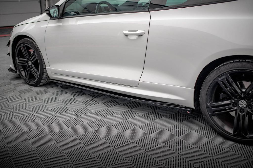 Maxton Design Street+ Seitenschweller Leisten V.2 passend für VW Scirocco R Mk3 / Mk3 Facelift schwarz Hochglanz