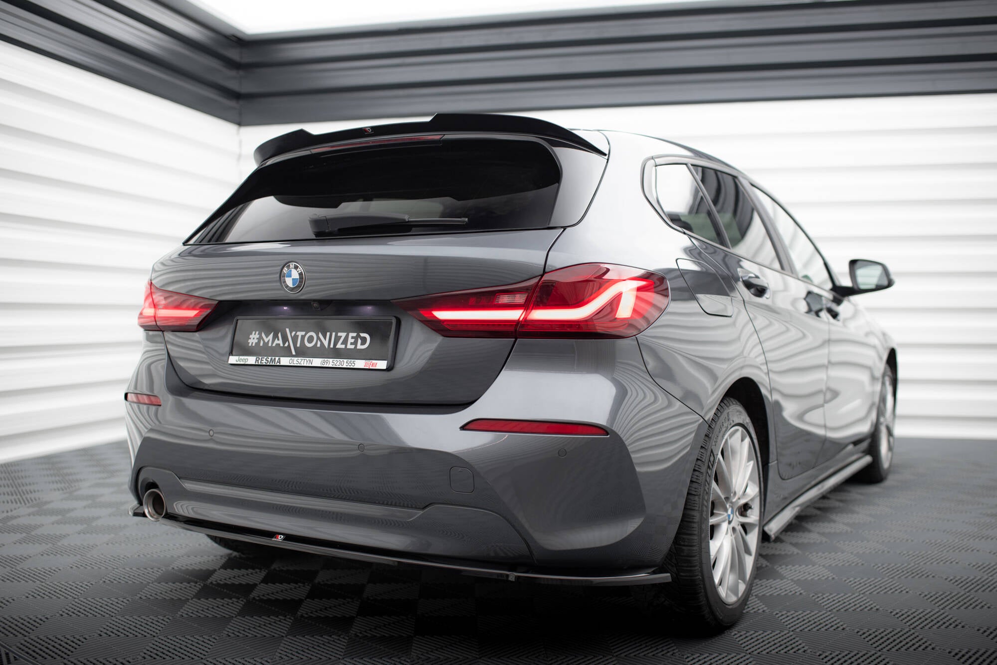 Maxton Design Spoiler CAP V.2 passend für BMW 1er M-Paket F70 schwarz Hochglanz
