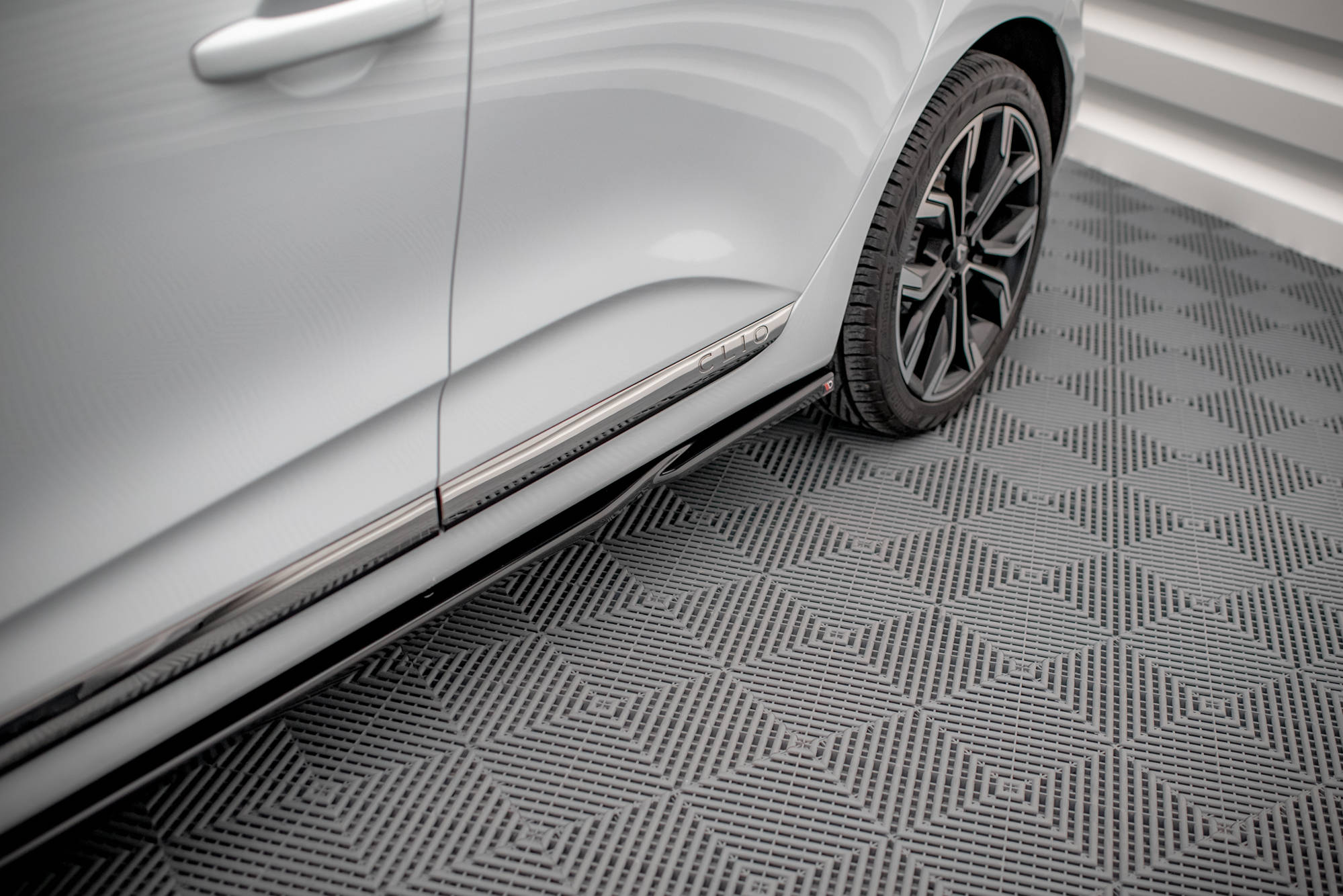Maxton Design Street+ Seitenschweller Leisten passend für Renault Clio Mk5 schwarz Hochglanz