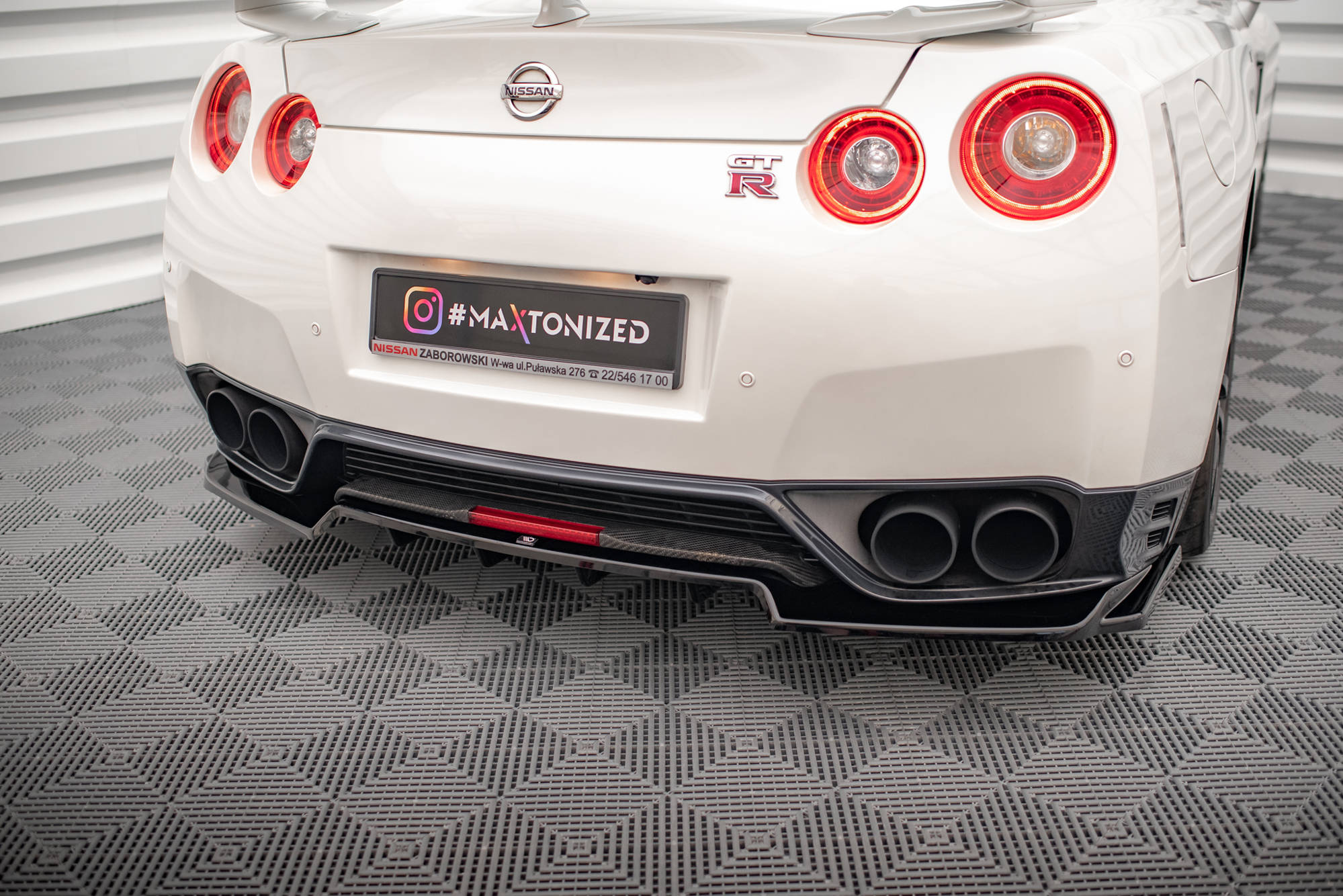 Maxton Design Street+ Mittlerer Diffusor RACE passend für Nissan GTR R35 Facelift schwarz Hochglanz