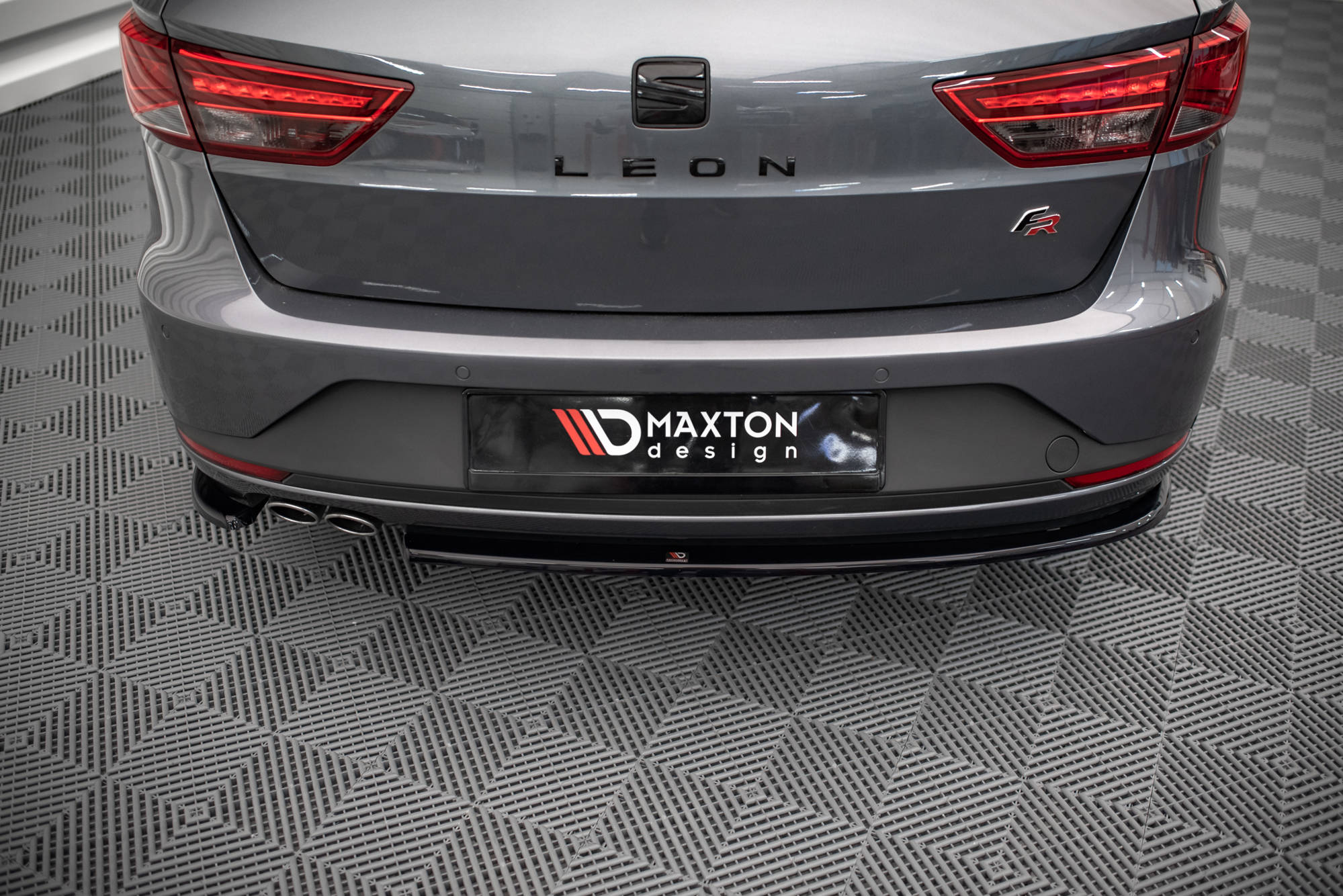 Maxton Design Heck Ansatz Flaps Diffusor V.1 passend für Seat Leon FR Sportstourer Mk3 schwarz Hochglanz
