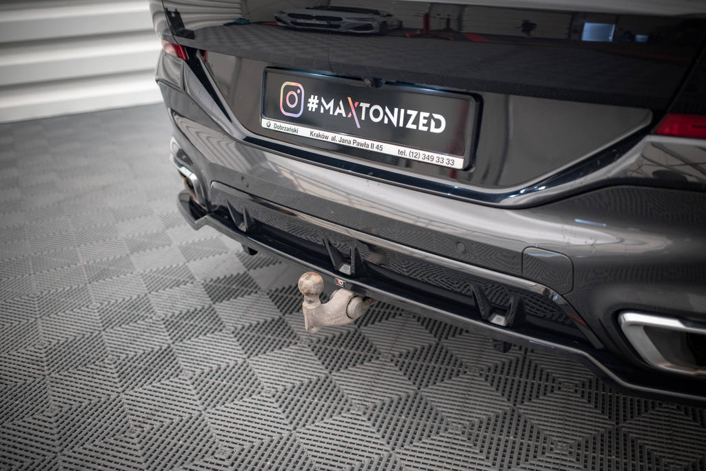 Maxton Design Street+ Mittlerer Diffusor RACE passend für V.3 BMW X6 M-Paket G06 schwarz Hochglanz