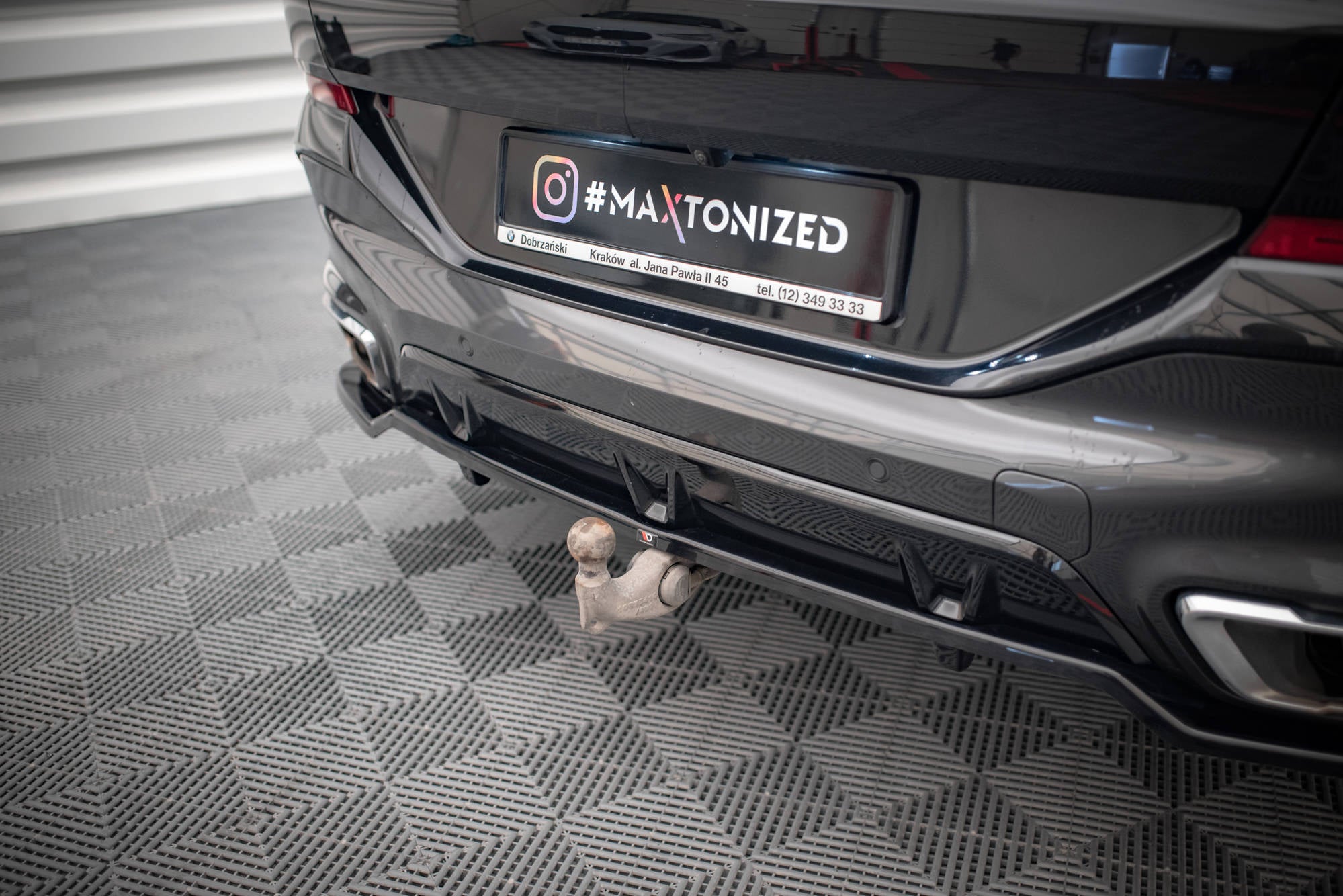 Maxton Design Street+ Mittlerer Diffusor RACE passend für V.3 BMW X6 M-Paket G06 schwarz Hochglanz