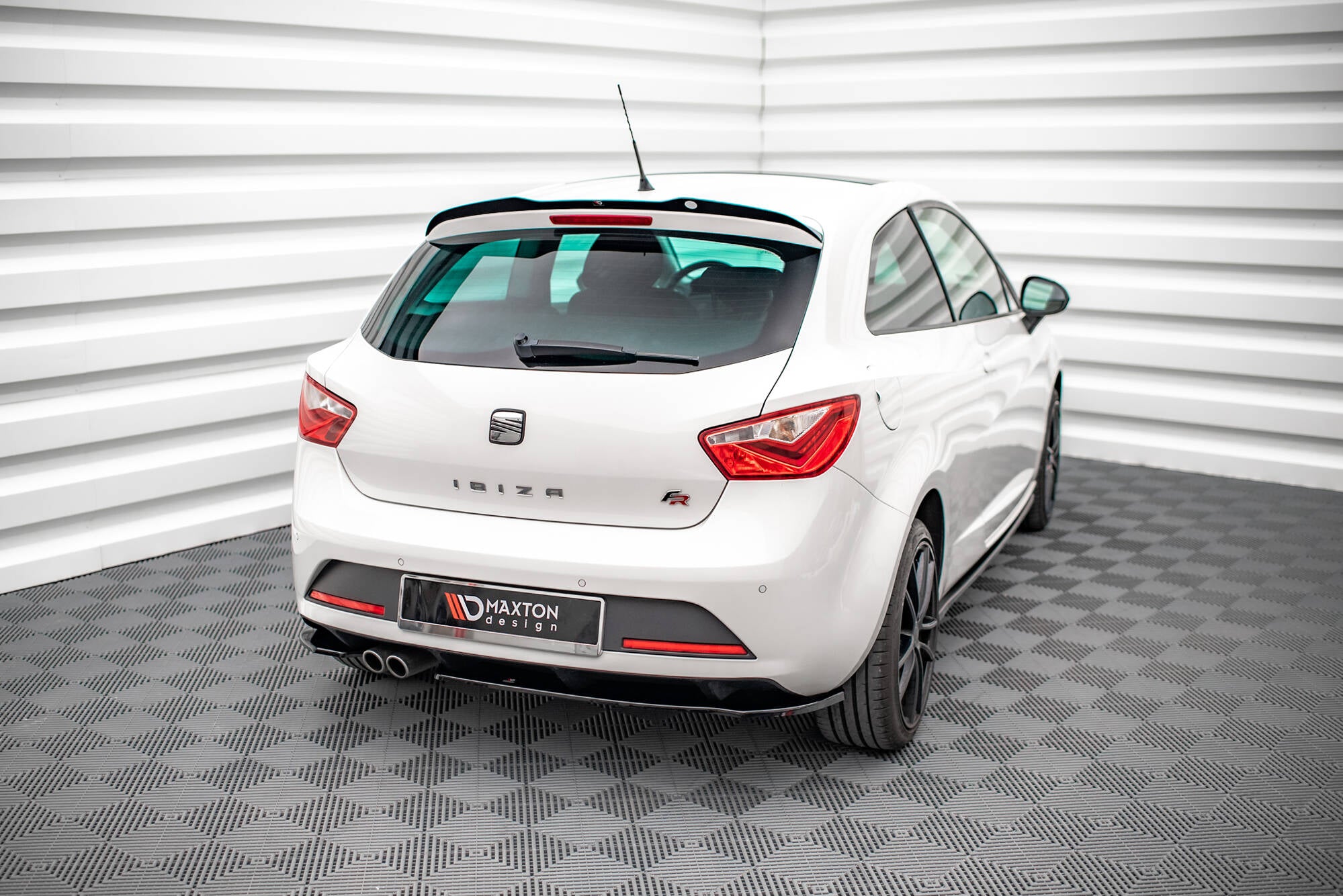 Maxton Design Spoiler CAP passend für Seat Ibiza FR SC Mk4 Facelift schwarz Hochglanz