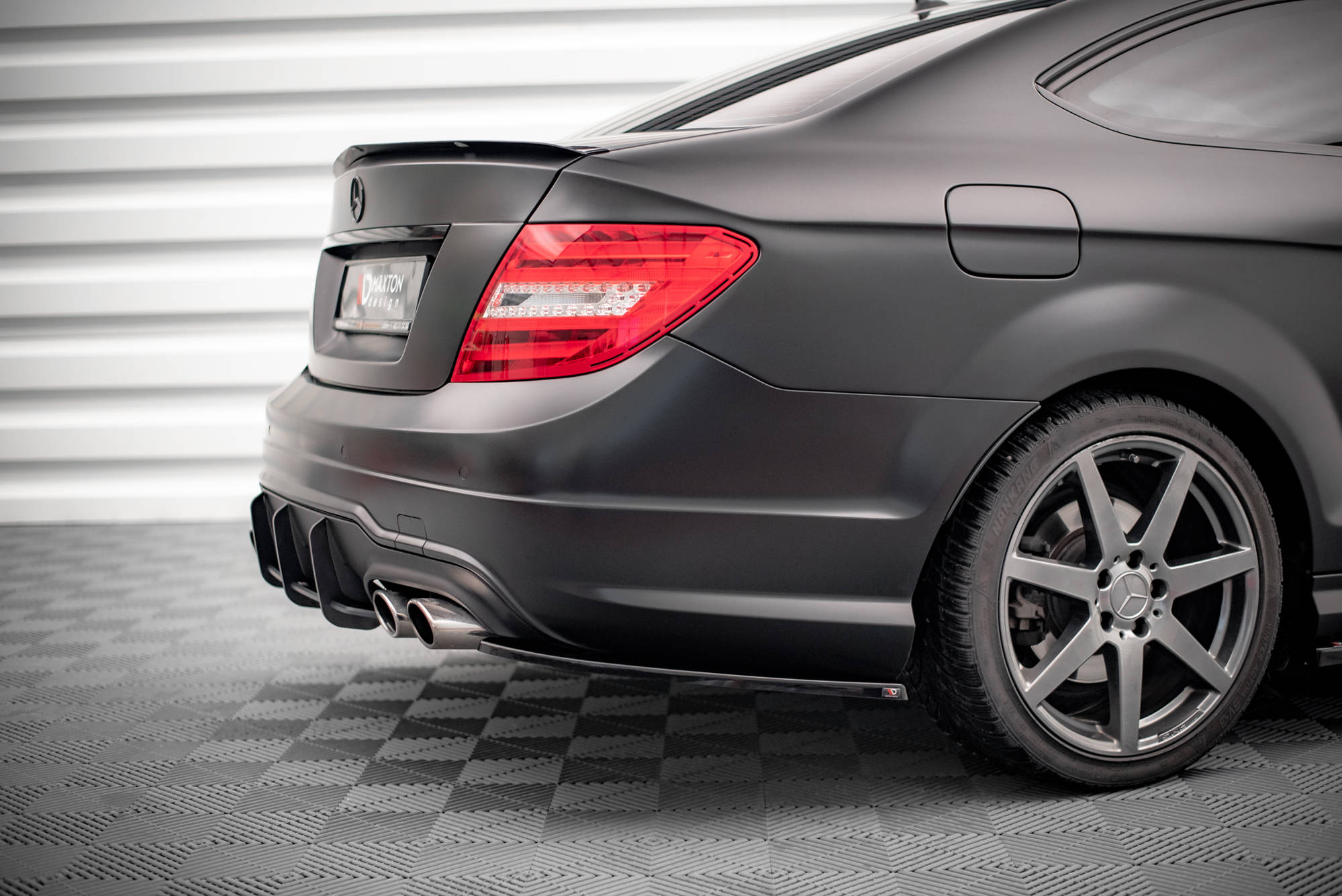 Maxton Design Heck Ansatz Flaps Diffusor passend für Mercedes-Benz C Coupe / Limousine / Kombi AMG-Line C204 / W204 Facelift / S204 Facelift schwarz Hochglanz