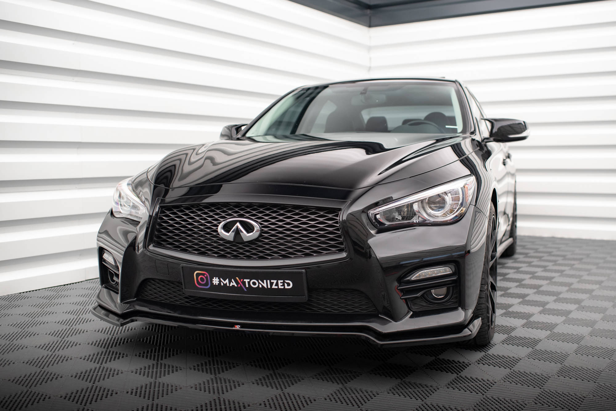 Maxton Design Street+ Spoilerlippe Front Ansatz V.1 passend für Infiniti Q50 S Mk1 schwarz Hochglanz