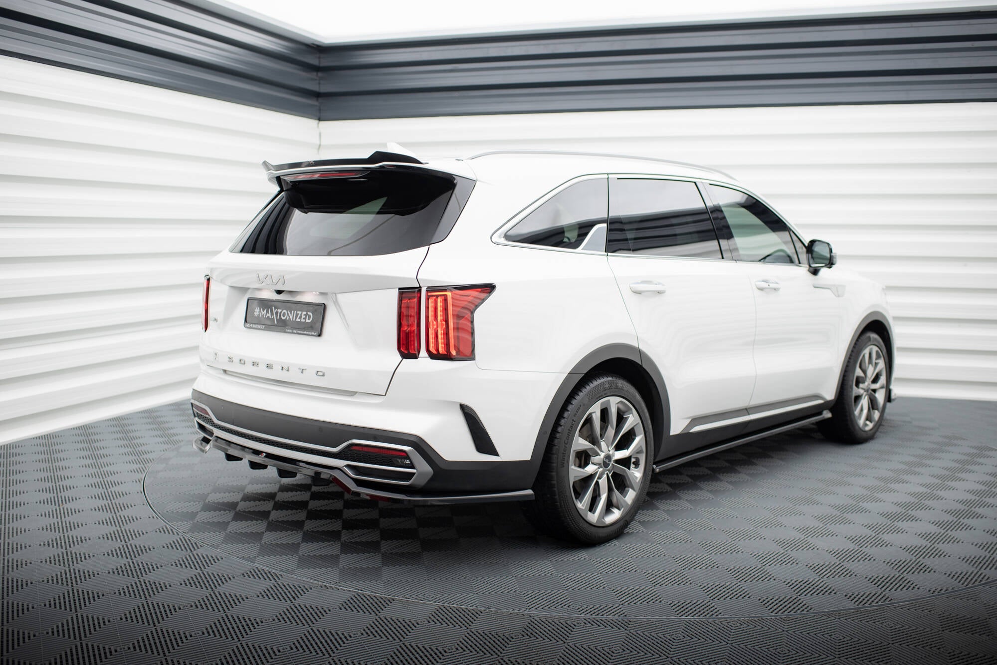 Maxton Design Street+ Mittlerer Diffusor RACE passend für Kia Sorento Mk4 schwarz Hochglanz