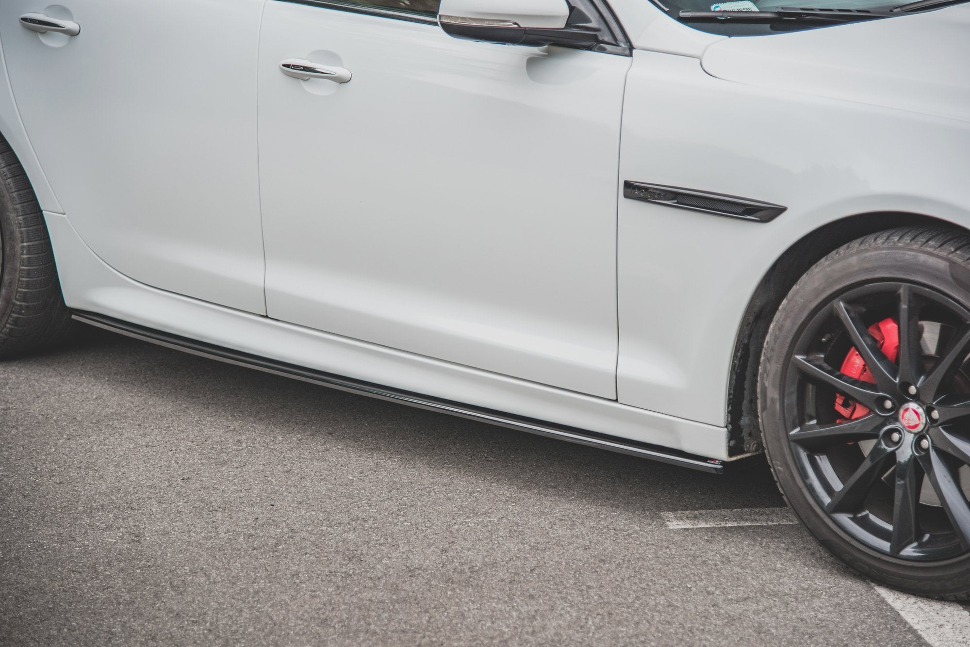 Maxton Design Street+ Seitenschweller Leisten passend für Jaguar XJ R-Sport X351 Facelift schwarz Hochglanz