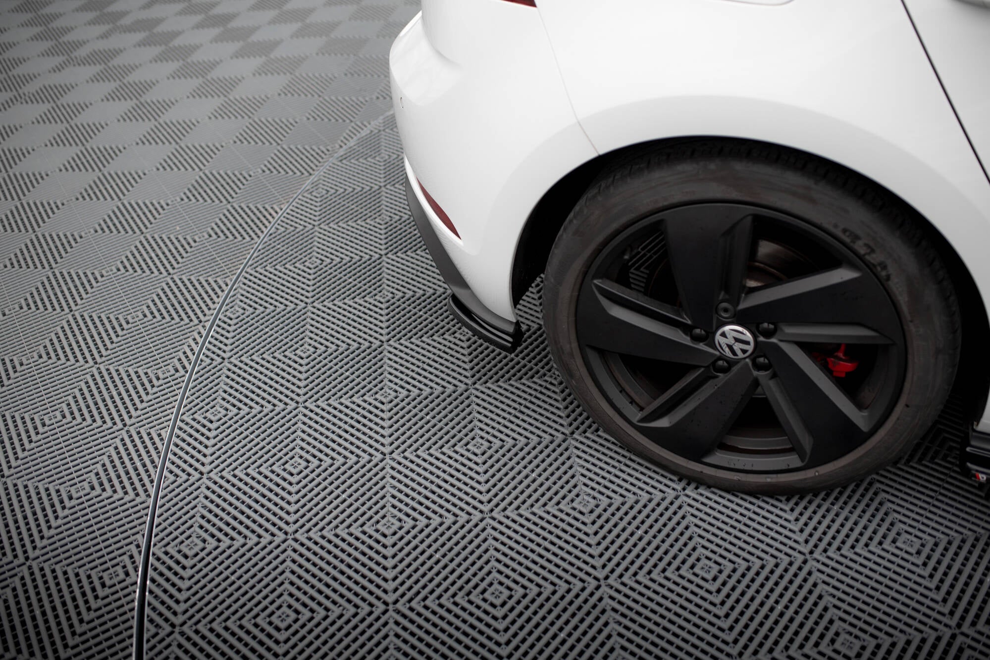 Maxton Design Heck Ansatz Flaps Diffusor passend für VW GOLF 7 GTI FACELIFT schwarz Hochglanz