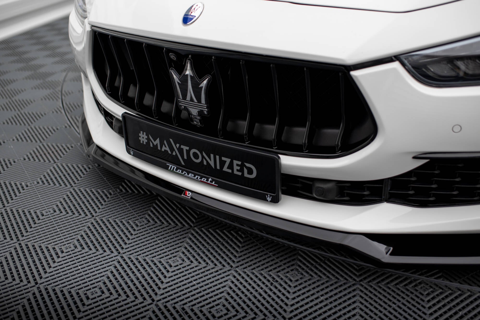 Maxton Design Street+ Spoilerlippe Front Ansatz V.1 passend für Maserati Ghibli Mk3 Facelift schwarz Hochglanz