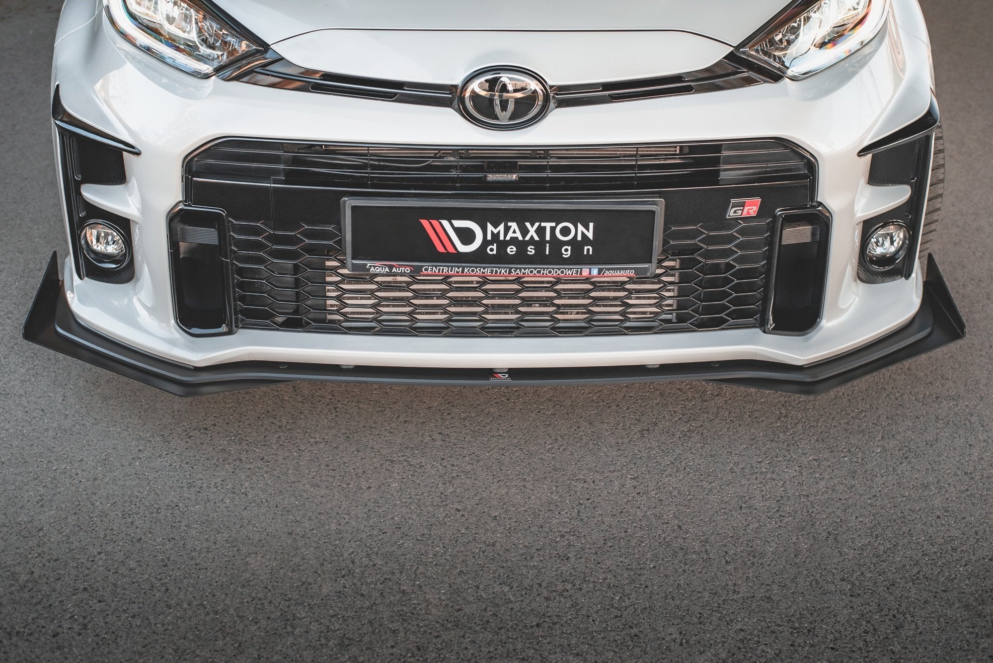 Maxton Design Street Pro Street+ Spoilerlippe Front Ansatz passend für + Flaps passend für Toyota GR Yaris Mk4 schwarz Hochglanz