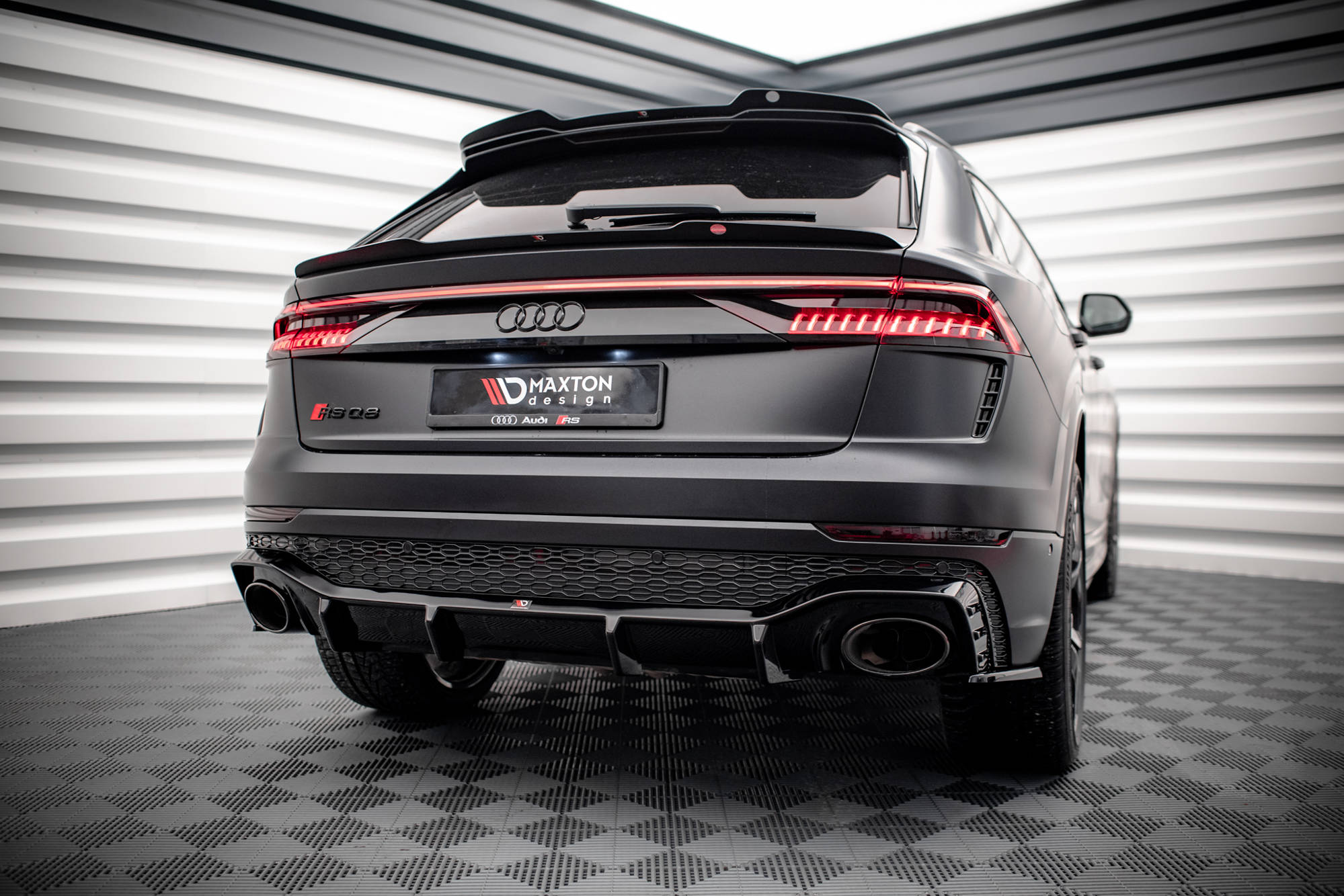 Maxton Design Diffusor Heck Ansatz passend für Audi RSQ8 Mk1 schwarz Hochglanz