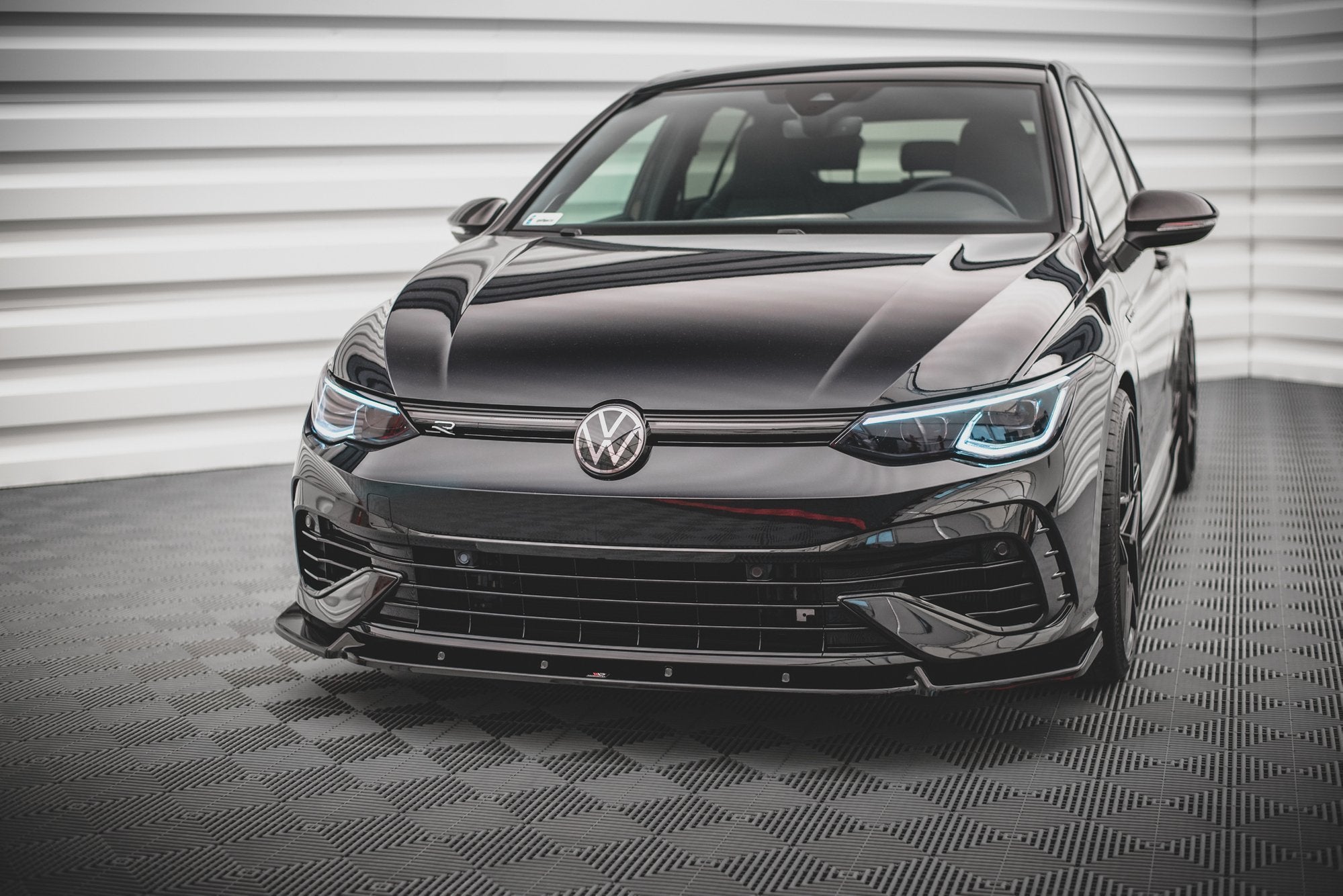 Maxton Design Street+ Spoilerlippe Front Ansatz V.2 passend für VW Golf R Hatchback / Variant Mk8 schwarz Hochglanz