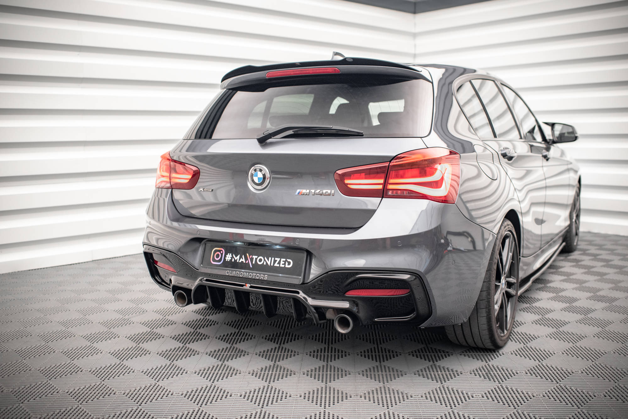 Maxton Design Diffusor Heck Ansatz passend für Bmw 1 F20/ F21 Facelift M-Power schwarz Hochglanz