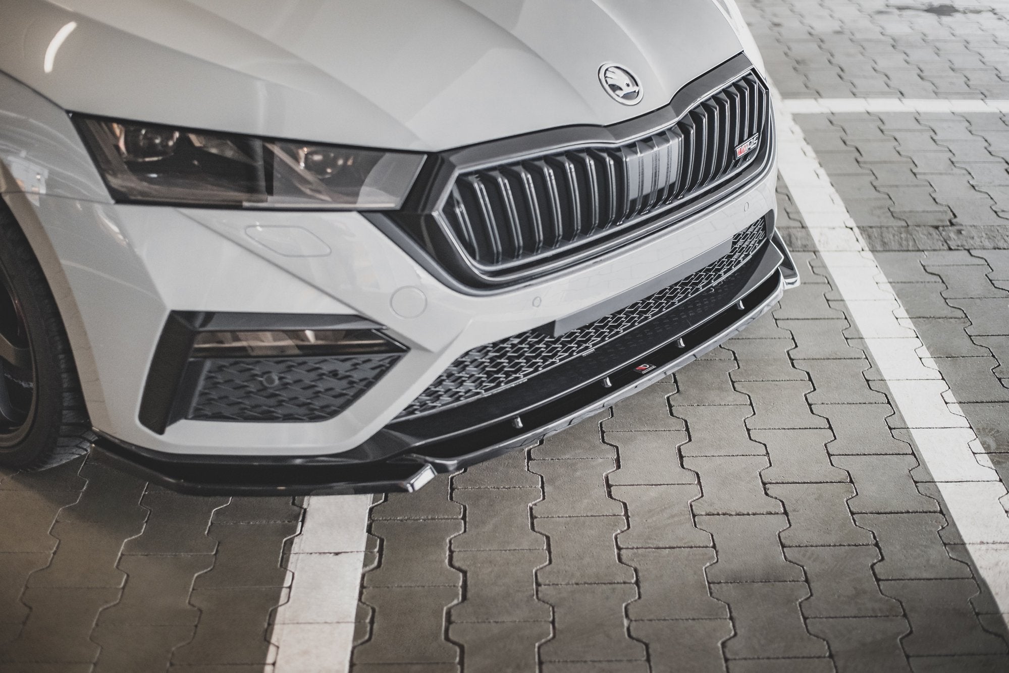 Maxton Design Street+ Spoilerlippe Front Ansatz V.3 passend für Skoda Octavia RS Mk4 schwarz Hochglanz