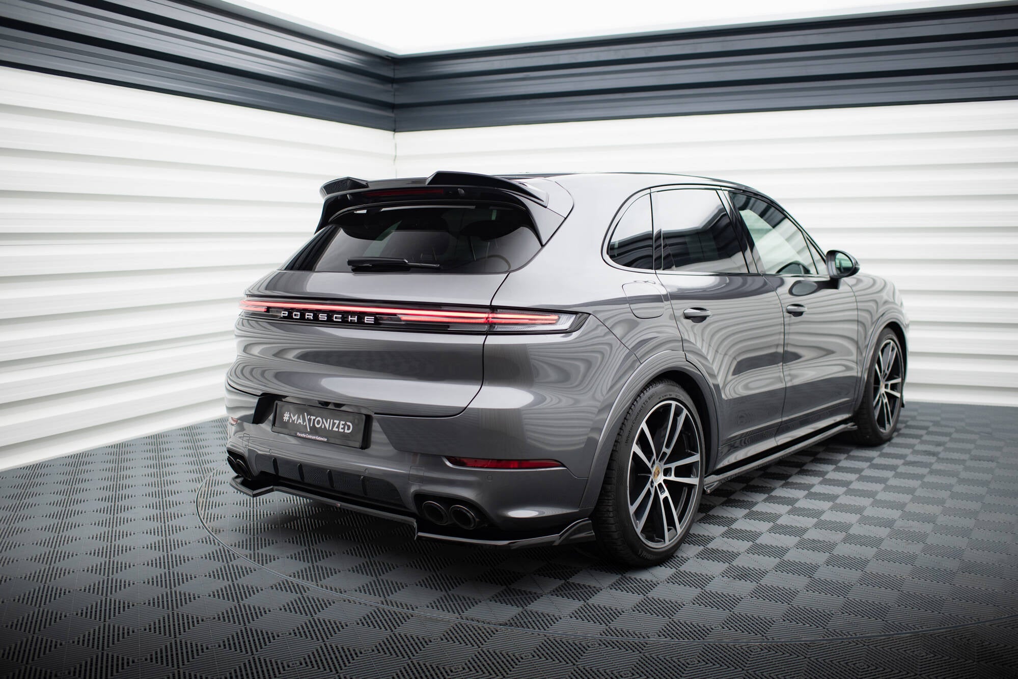 Maxton Design Spoiler CAP 3D passend für Porsche Cayenne SUV Mk3 Facelift schwarz Hochglanz