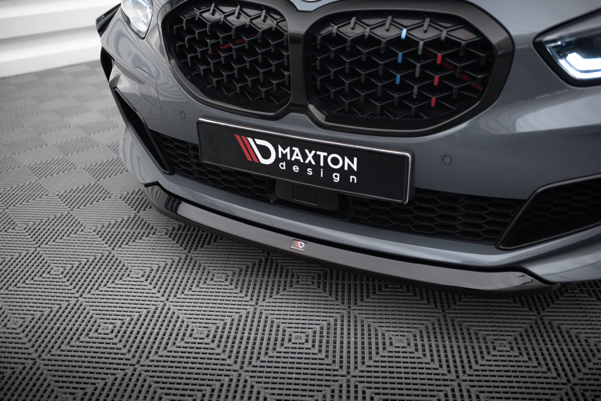 Maxton Design Street+ Spoilerlippe Front Ansatz V.2 passend für BMW 1er M-Paket/ M135i / 128ti F40 schwarz Hochglanz