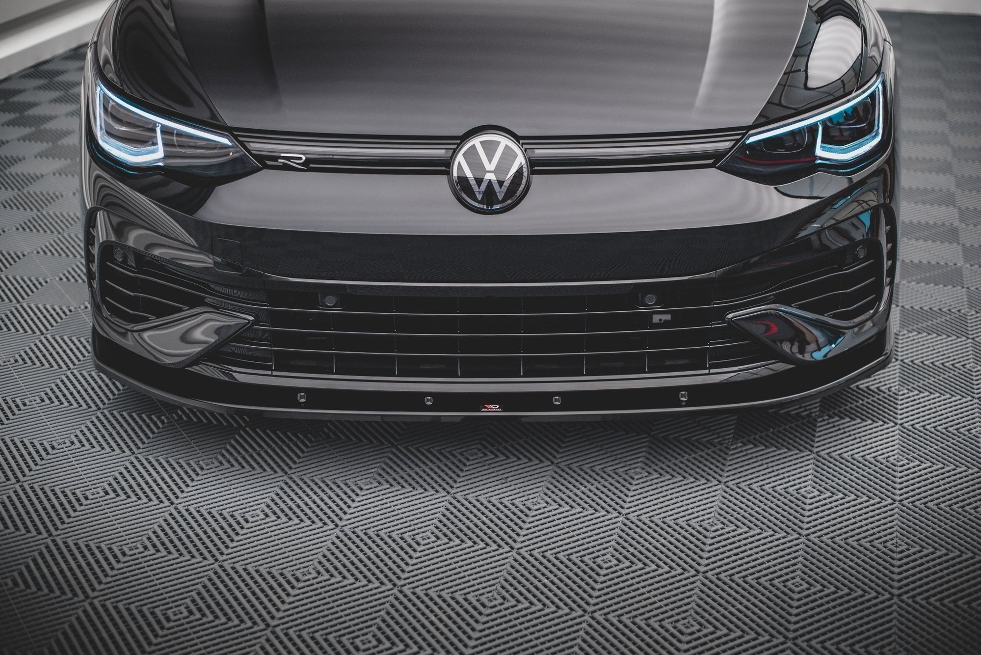 Maxton Design Street+ Spoilerlippe Front Ansatz V.1 passend für VW Golf R Hatchback / Variant Mk8 schwarz Hochglanz