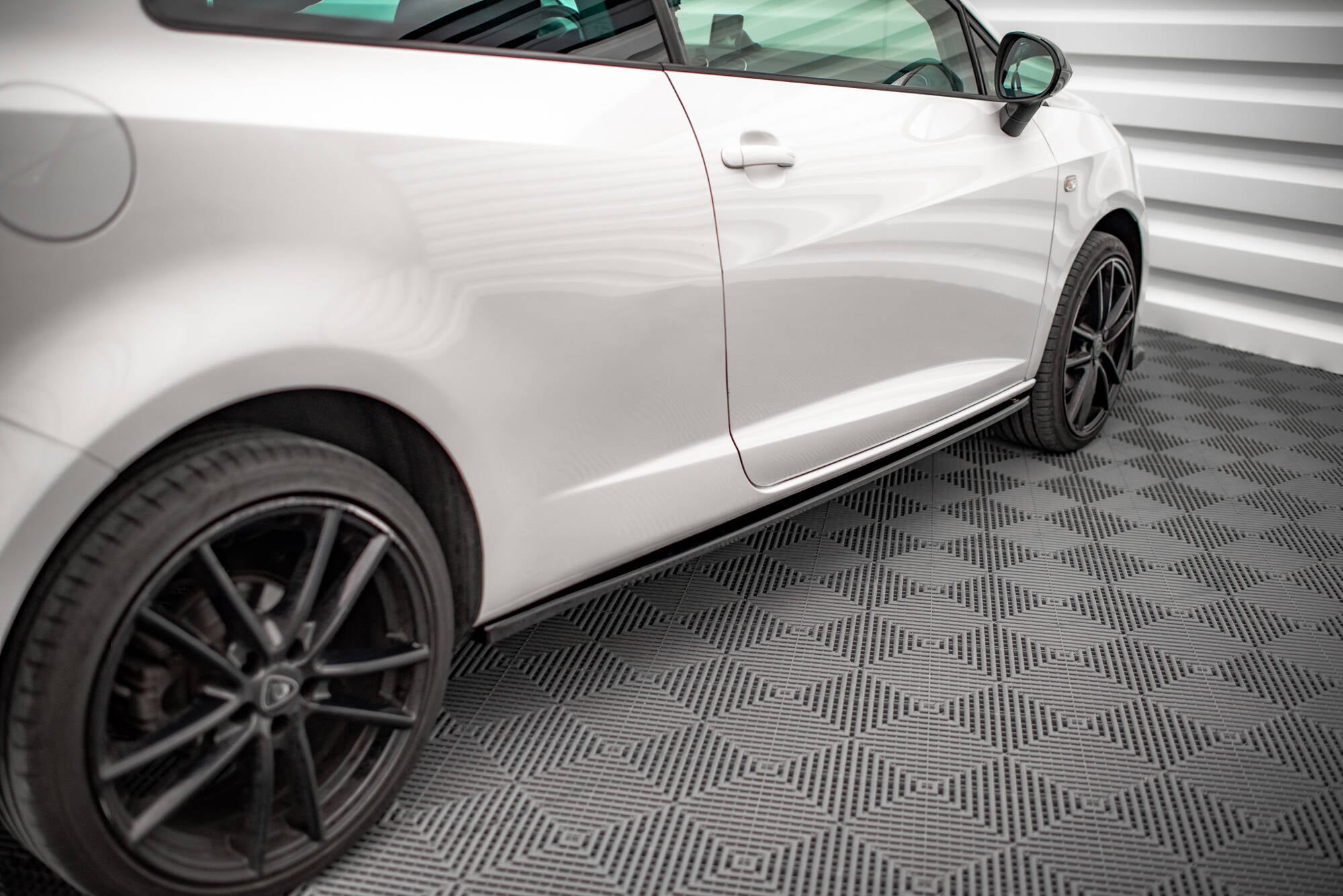 Maxton Design Street+ Seitenschweller Leisten passend für Seat Ibiza FR SC Mk4 Facelift schwarz Hochglanz