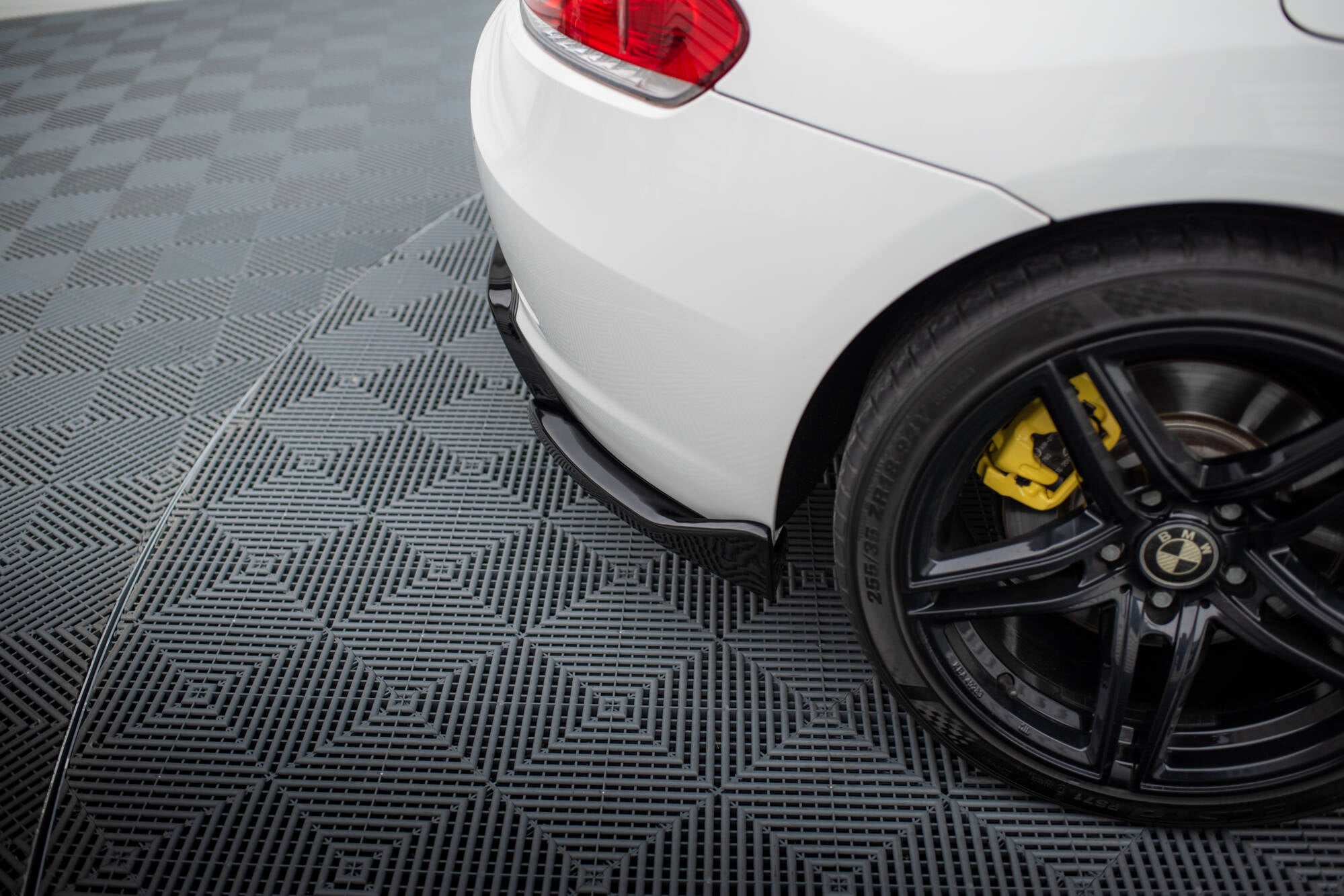 Maxton Design Heck Ansatz Flaps Diffusor passend für BMW Z4 E89 schwarz Hochglanz