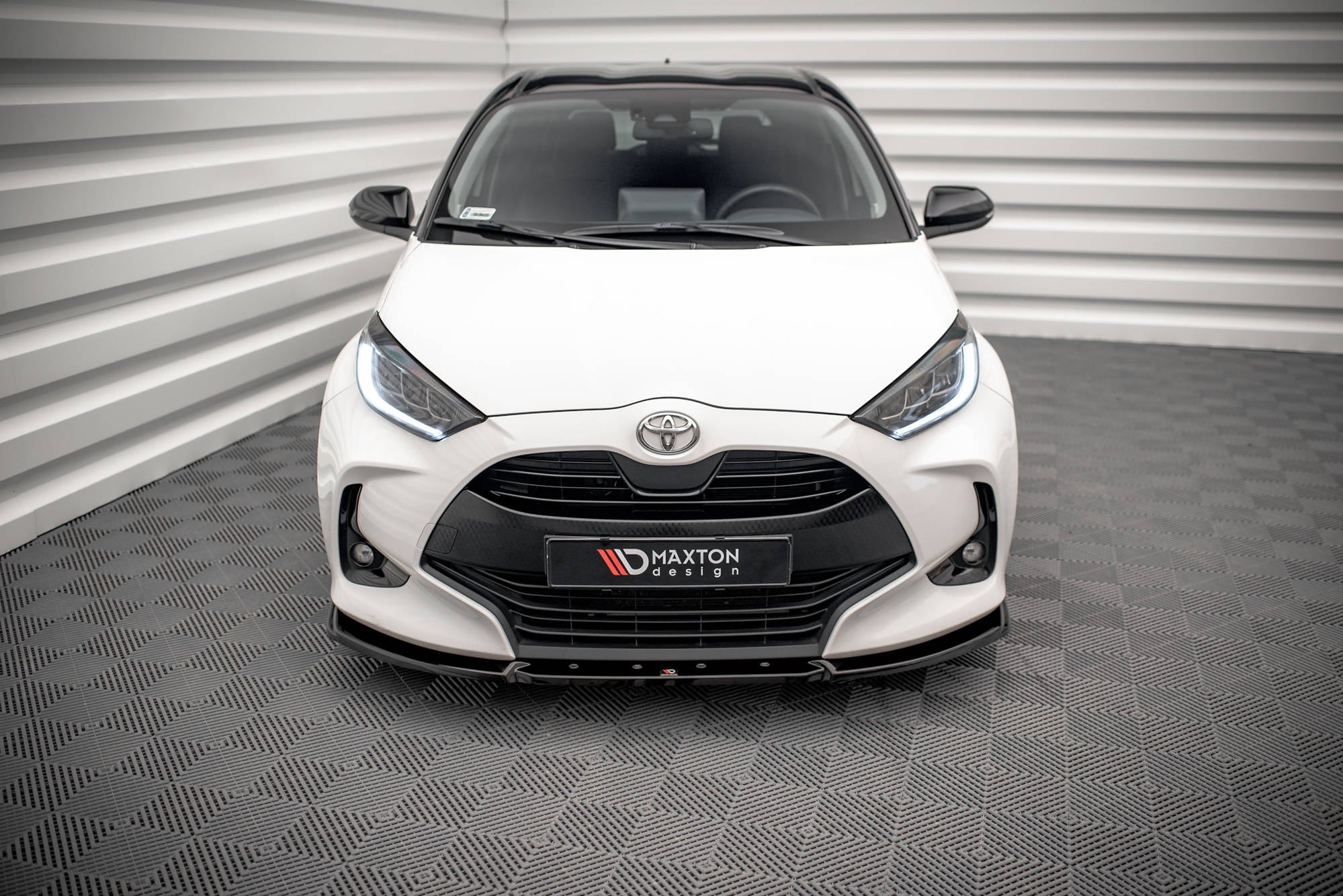 Maxton Design Street+ Spoilerlippe Front Ansatz V.2 passend für Toyota Yaris Mk4 schwarz Hochglanz